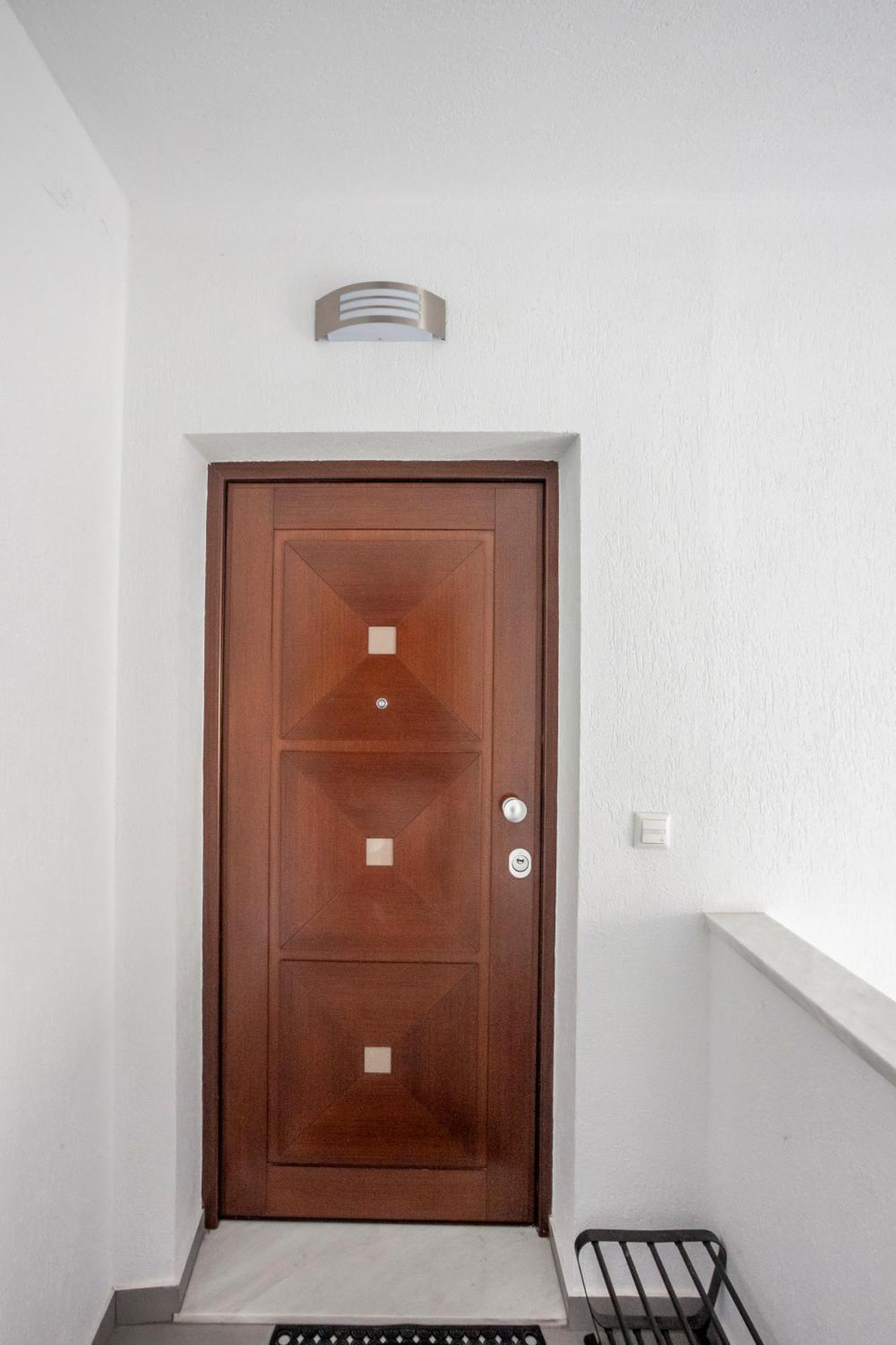 Aleksia Seaside Deluxe Apartment