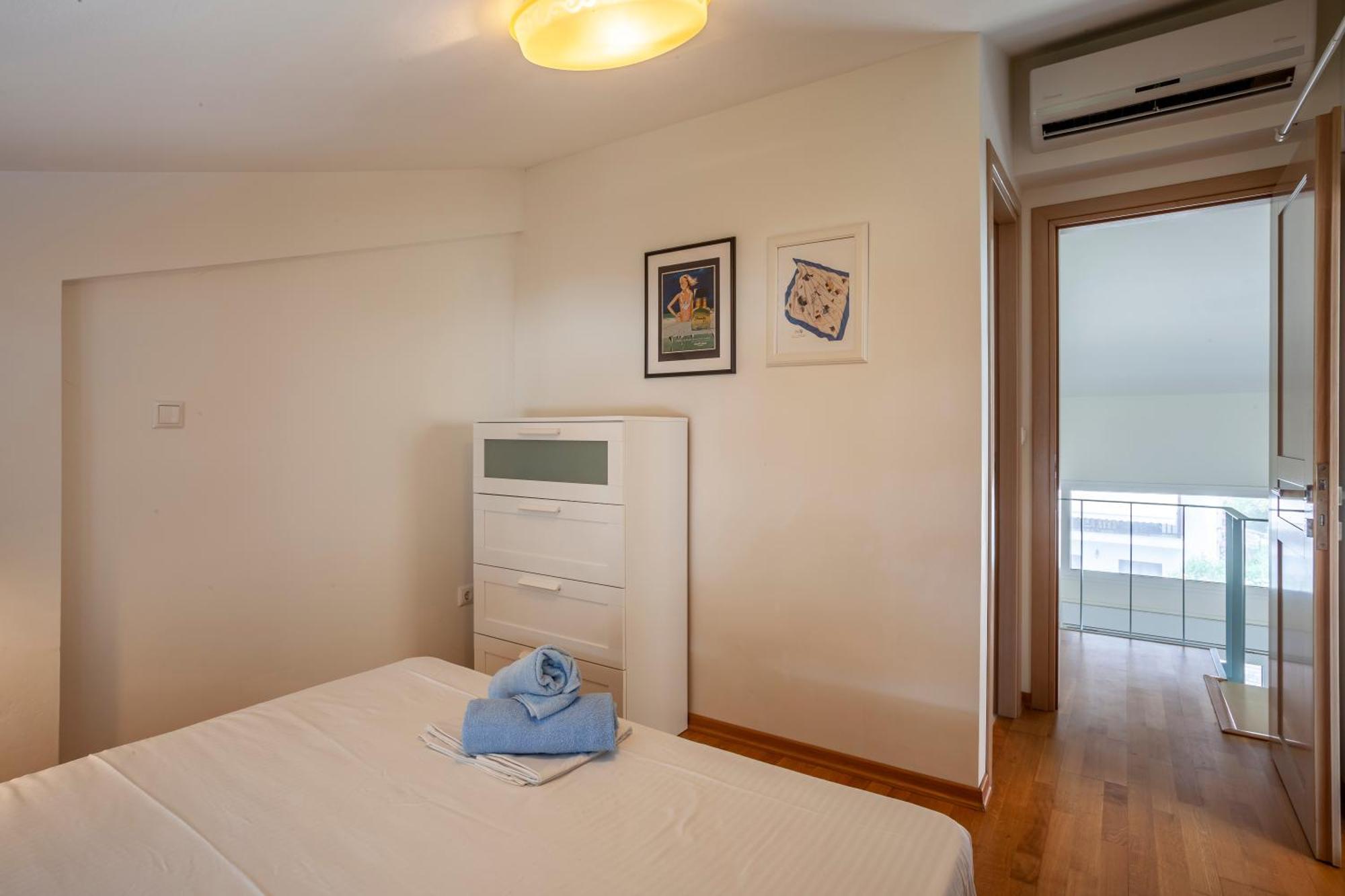 Aleksia Seaside Deluxe Apartment *