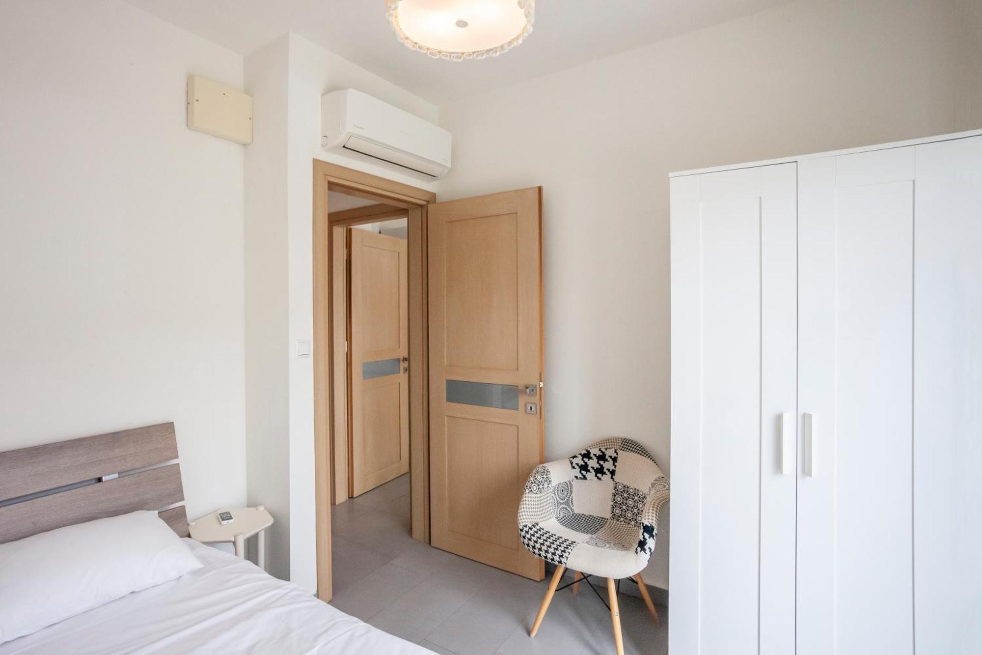 Aleksia Seaside Deluxe Apartment *