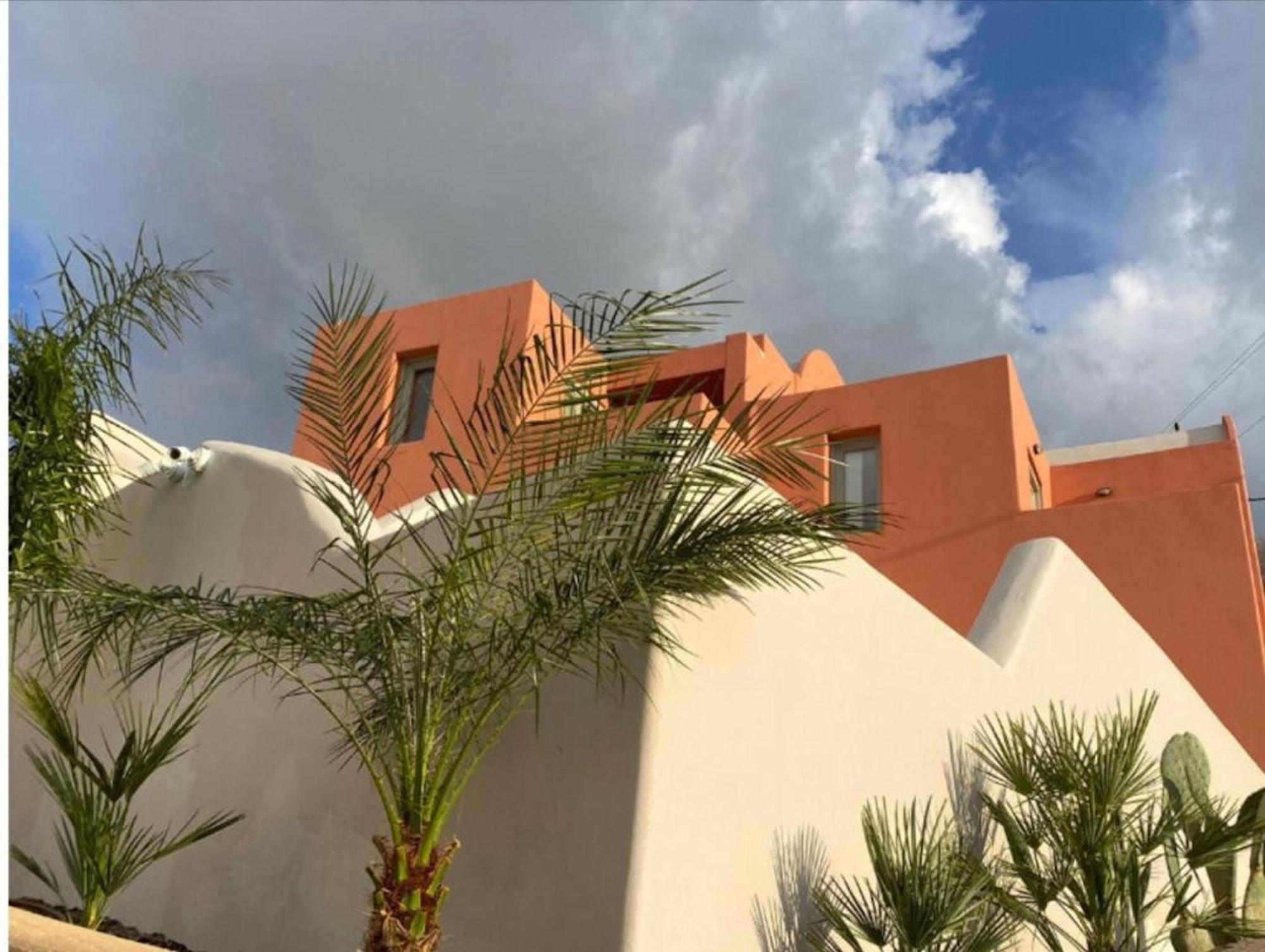 Signature Pfv Finikia Santorini