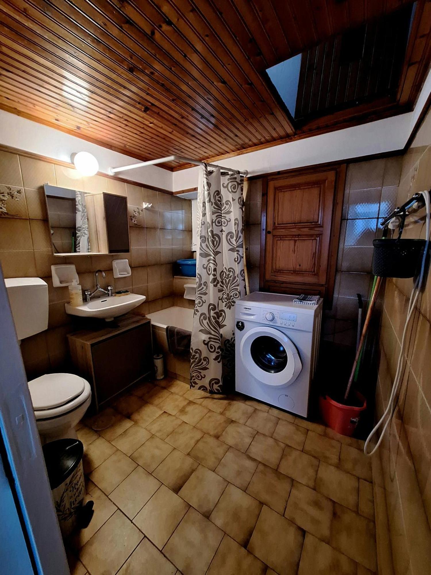 Apartment Gyzi 's House