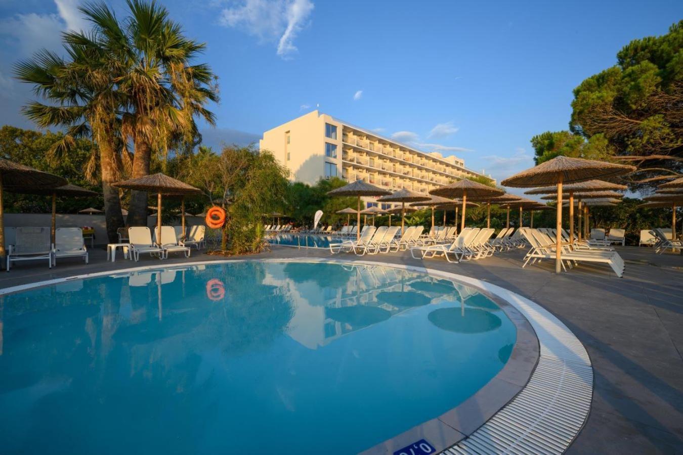 Ninos Grand Hotel 4*