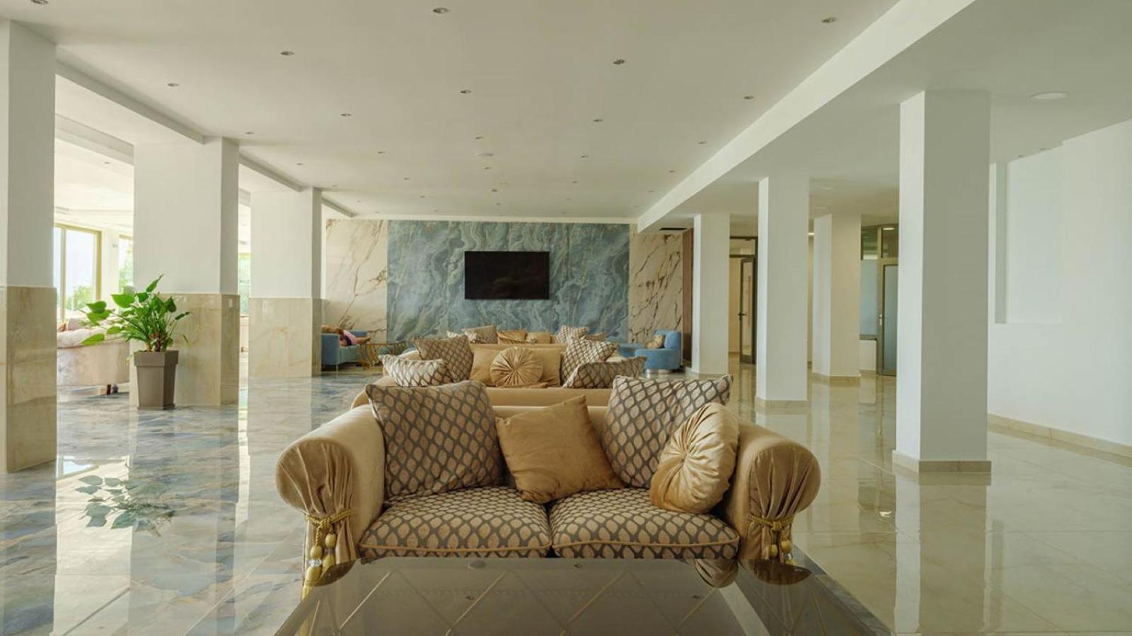 Ninos Grand Hotel Kastrosikia