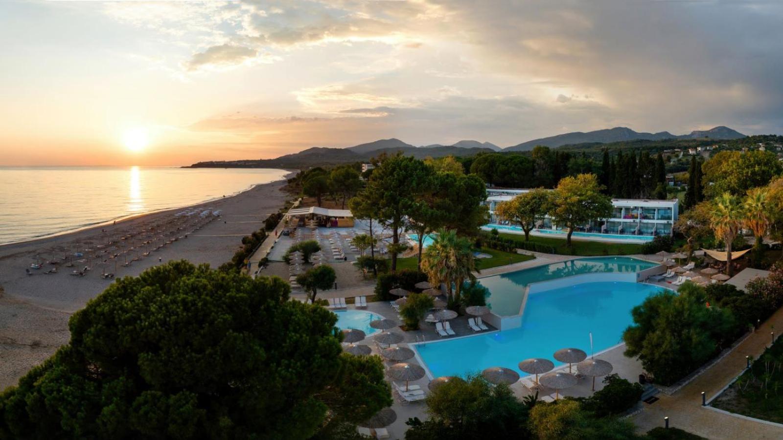 Hotel Ninos Grand 4*