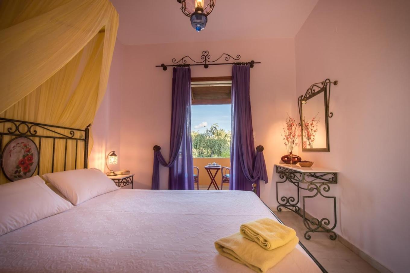 Iliaktida - Private Pool, Garden, Outdoor Kitchen & Bbq Villa Lithakia (Zakynthos)