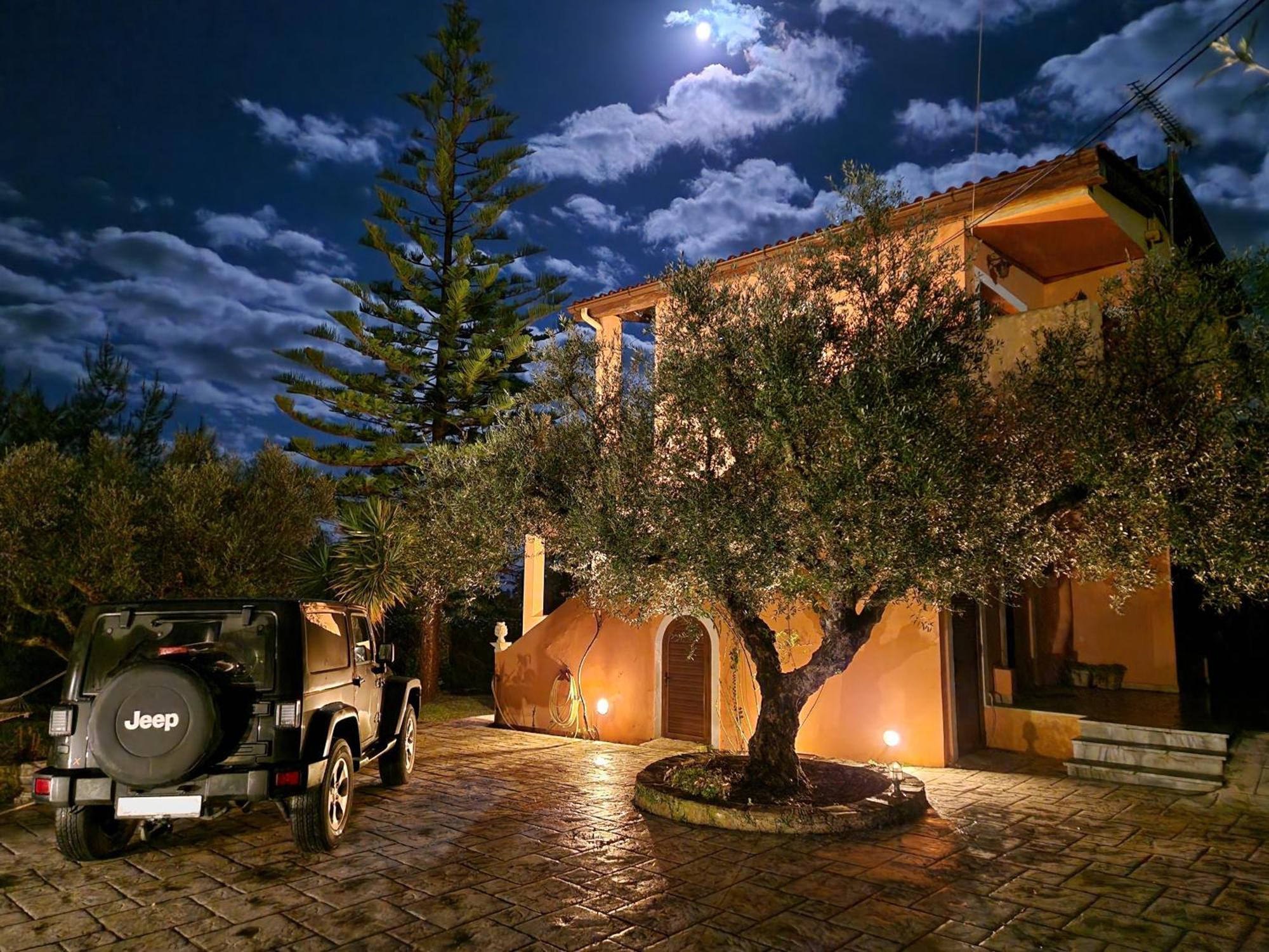 Villa Iliaktida - Private Pool, Garden, Outdoor Kitchen & Bbq *