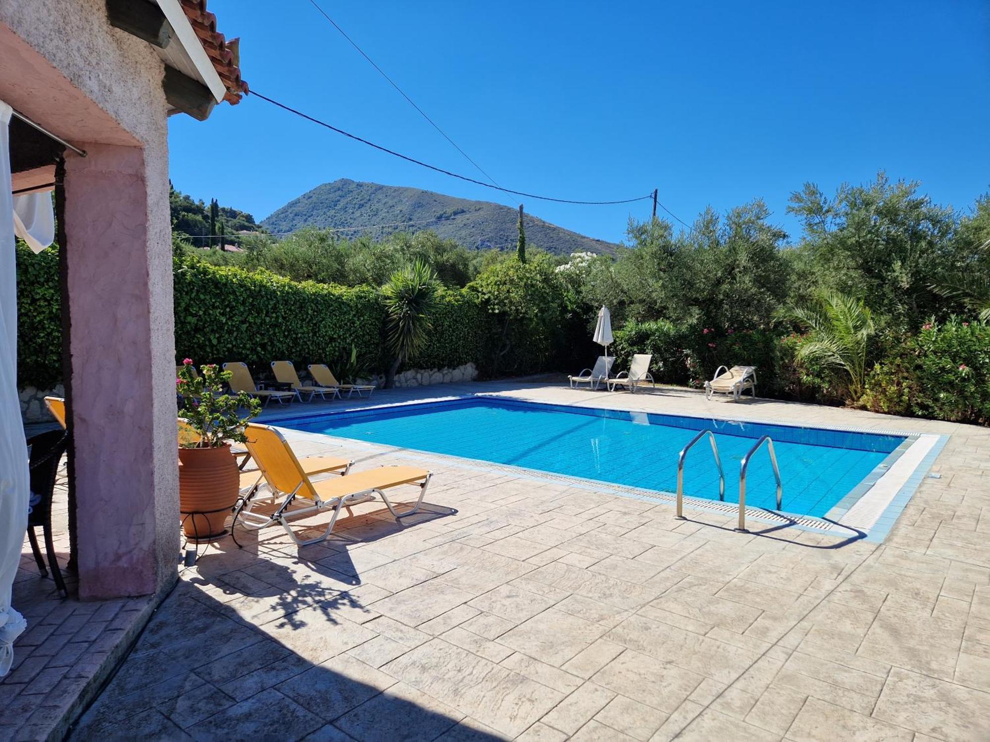 Iliaktida - Private Pool, Garden, Outdoor Kitchen & Bbq *