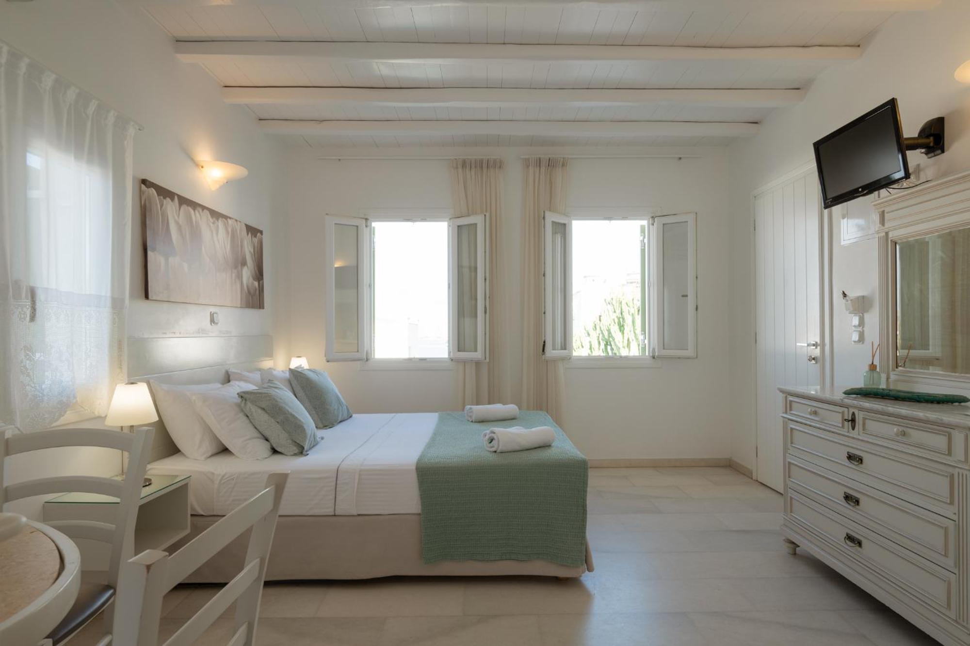 Anthos Naousa (Paros)