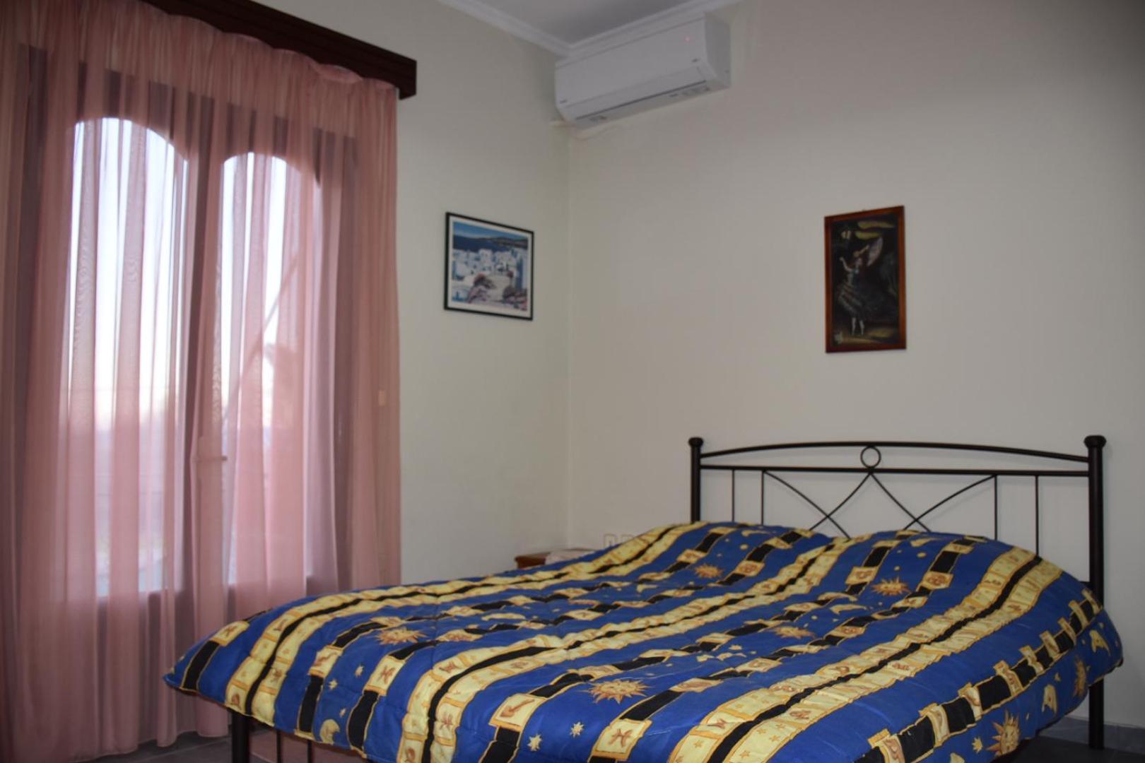 Val's Place