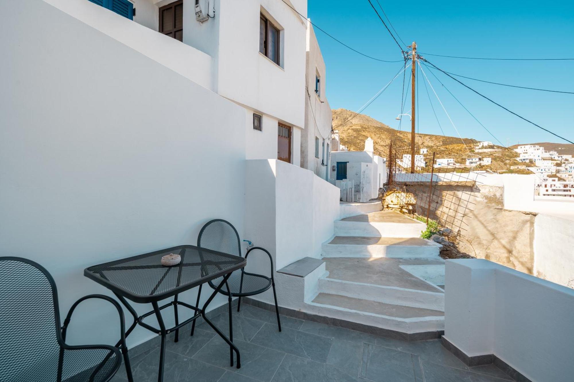 Karanti Serifos Town