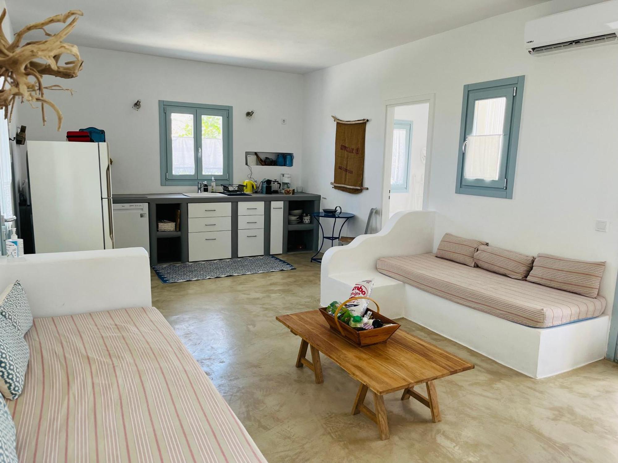 Theia - Selene: Charming Beachside In Koufonissi Apartment *