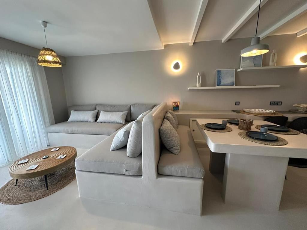 Andros Elements - Air & Water Apartment