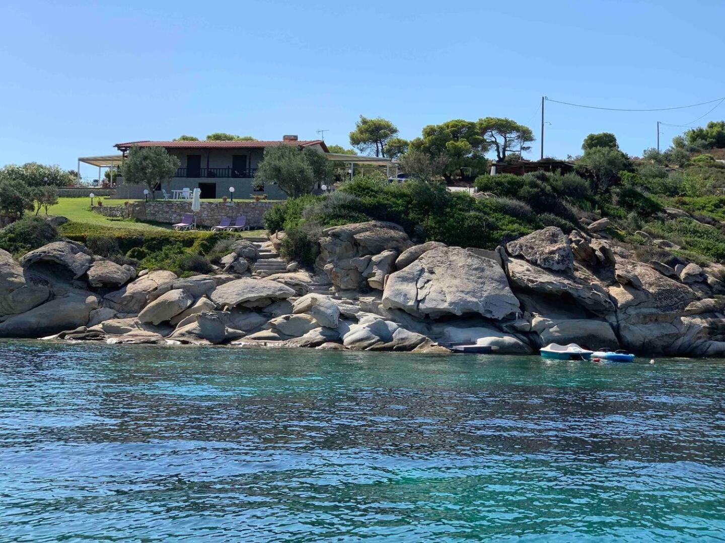Beachfront Paradise Holiday home