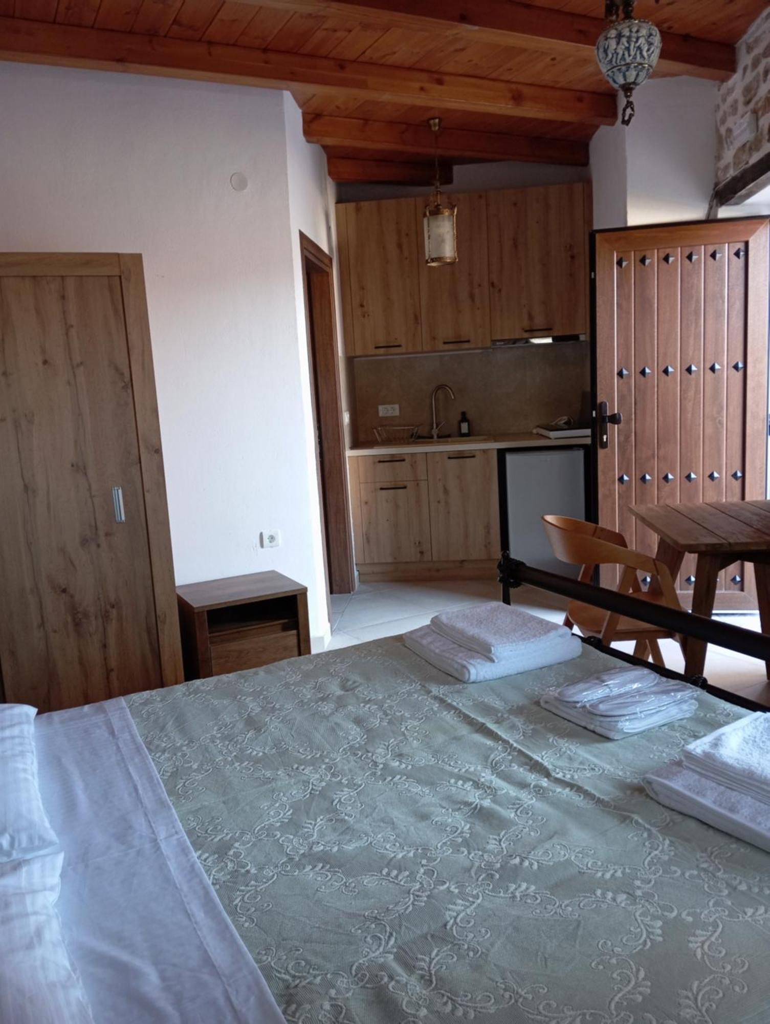 Annousa's House & Aparthotel