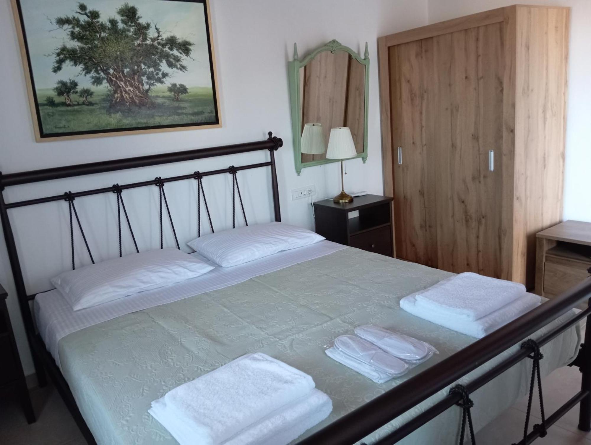 Aparthotel Annousa's House &