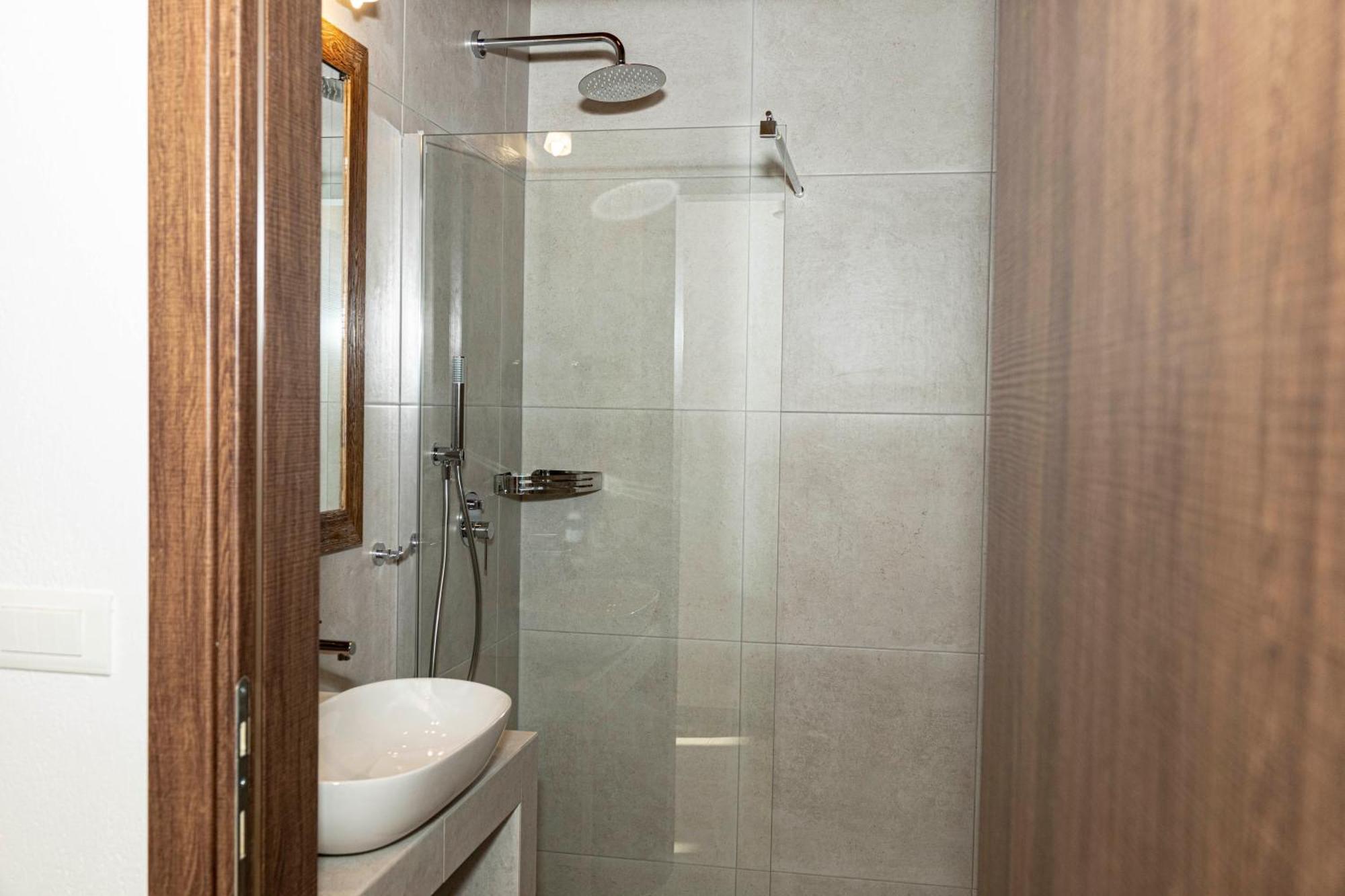 Aparthotel Annousa's House & *