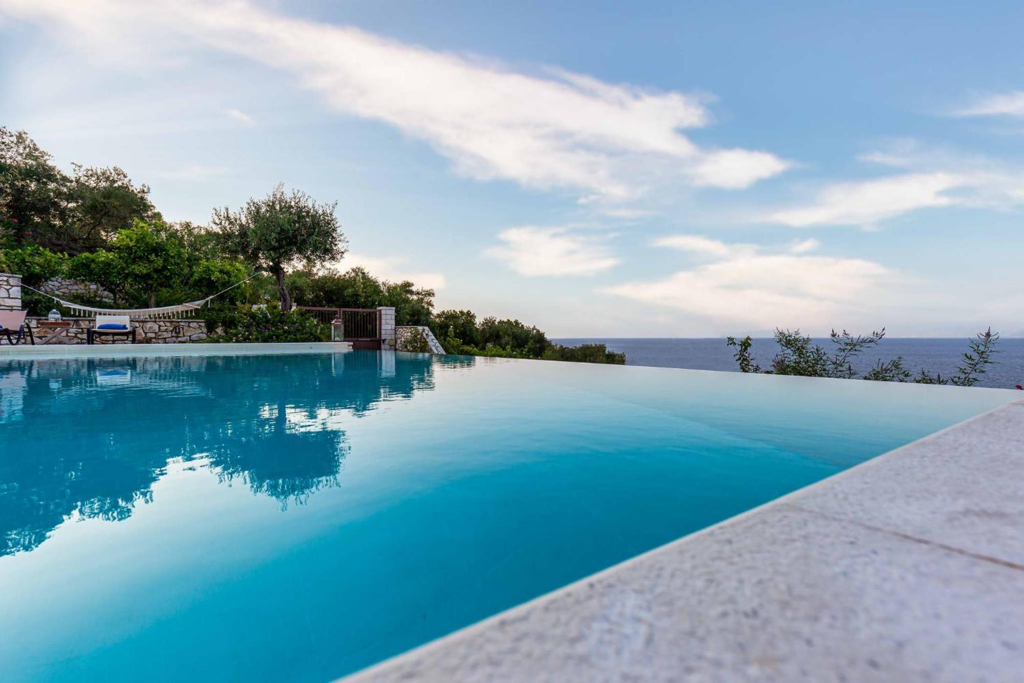 Ionia With Pool And Sea View Villa *