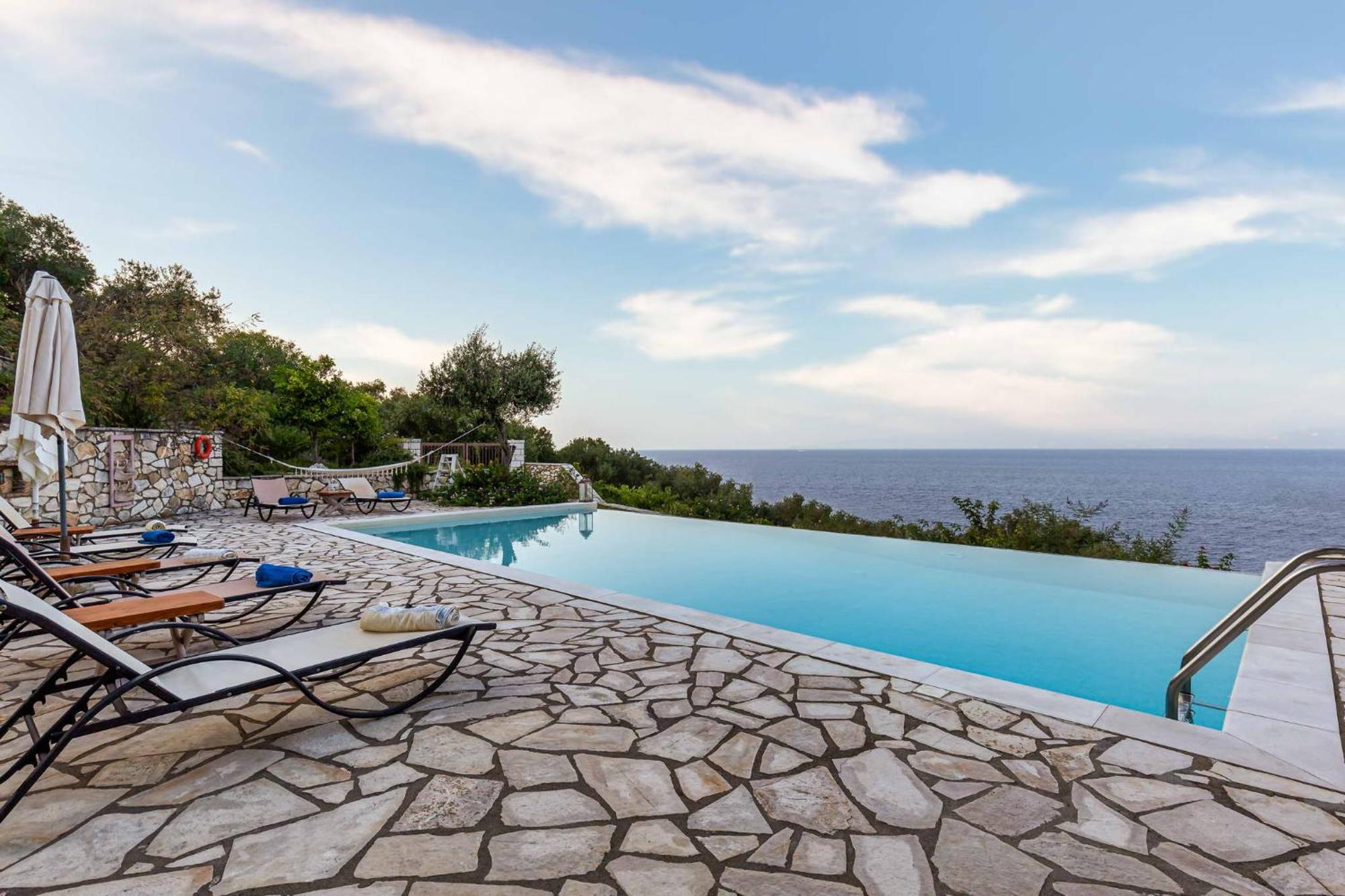 Ionia With Pool And Sea View Villa *