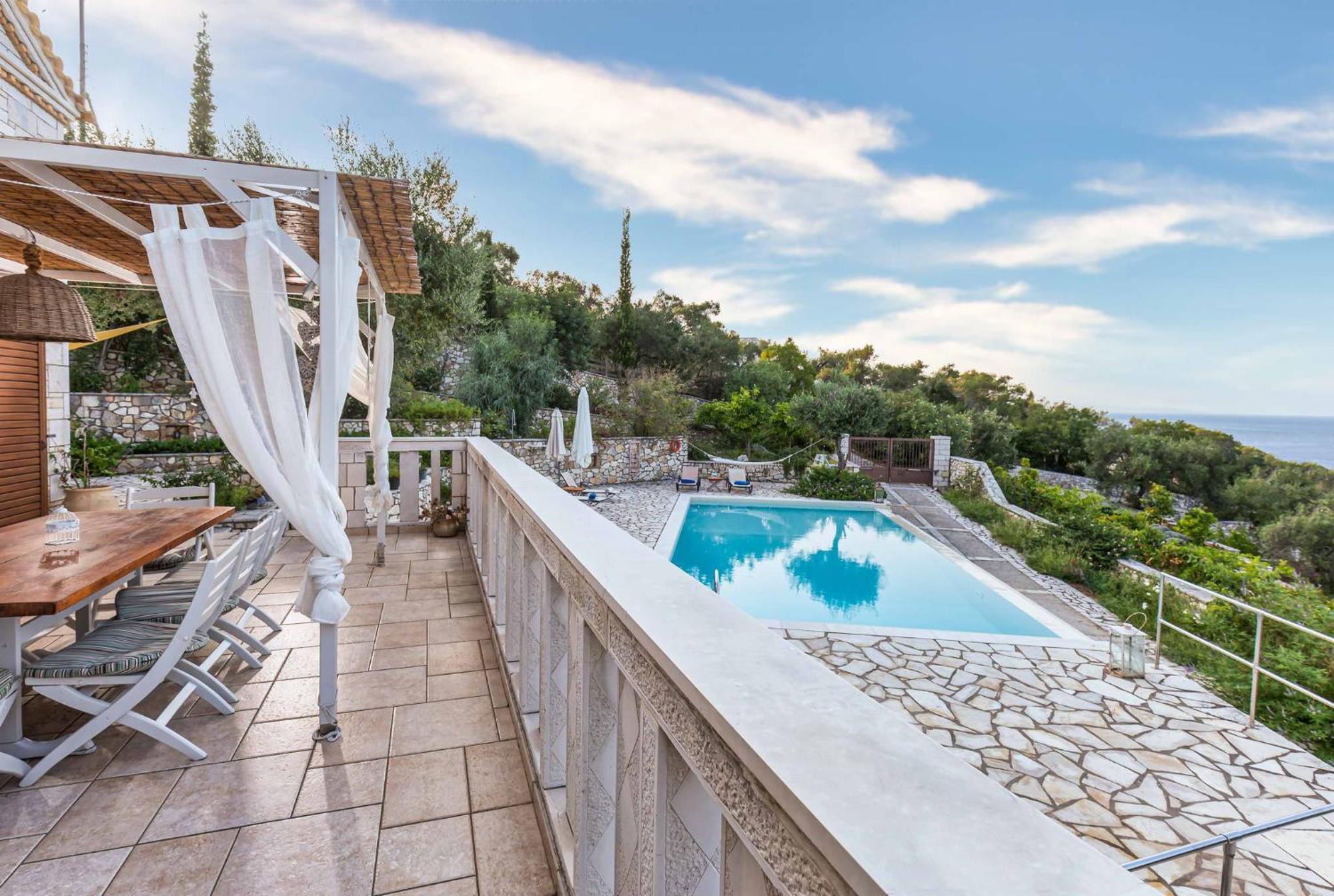 Ionia With Pool And Sea View Villa *