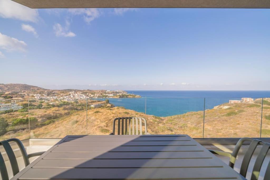 Endless View Luxury By The Sea Apartment