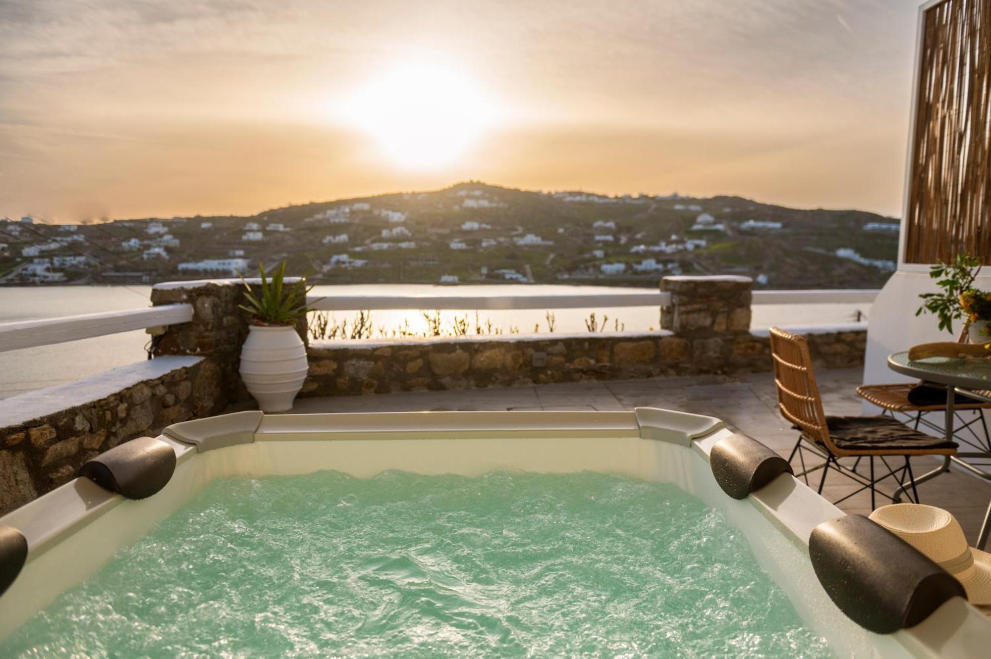Sunlight Ornos Suites, Private Hot Tub Apartment Mykonos Town