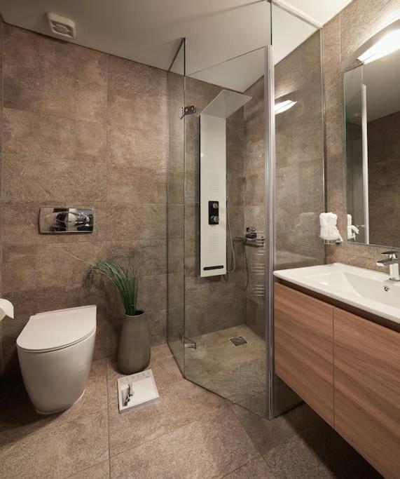 Cw Riviera Apartment Athens