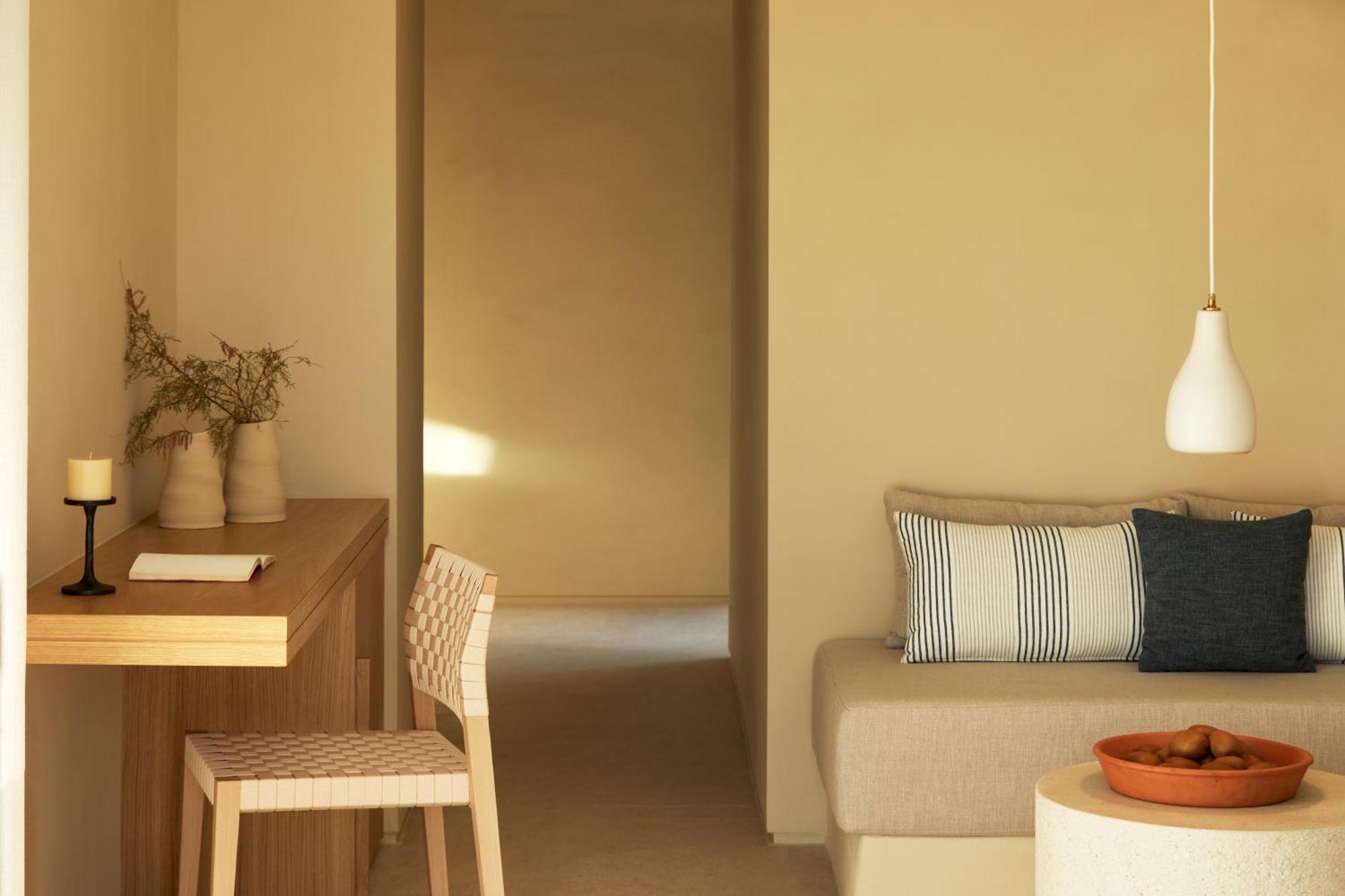 Parocks Luxury & Ambelas