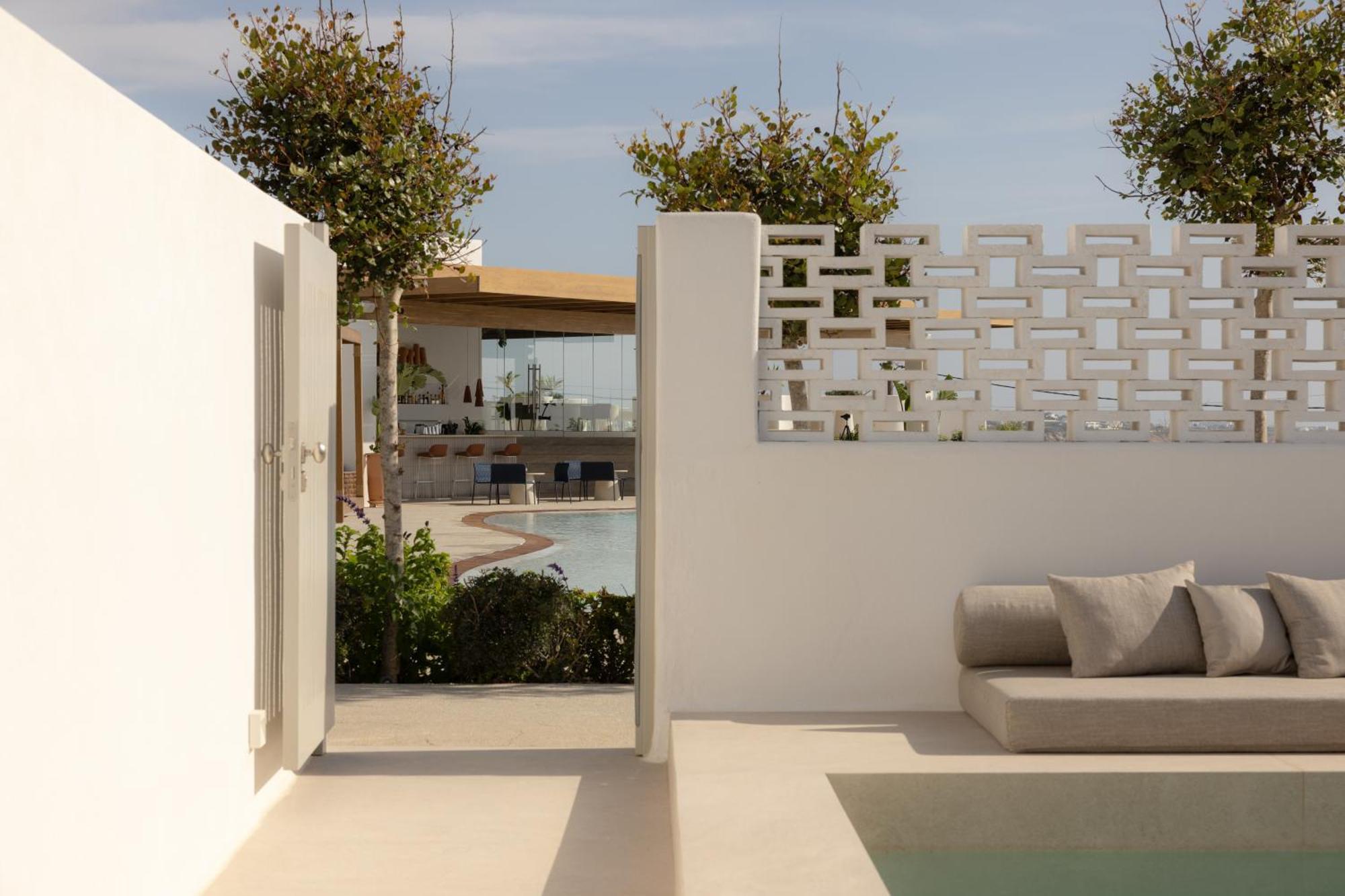 Parocks Luxury & Ambelas