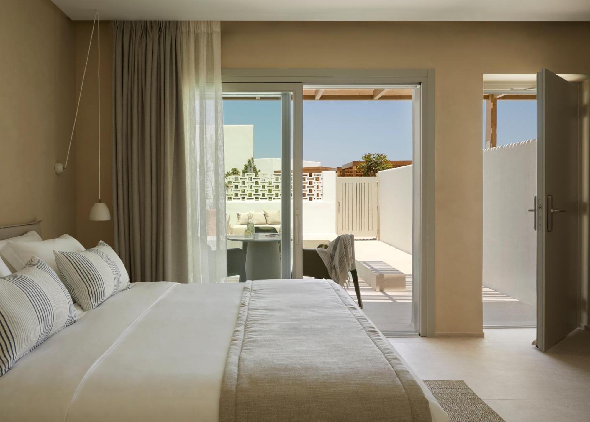 Parocks Luxury & Ambelas