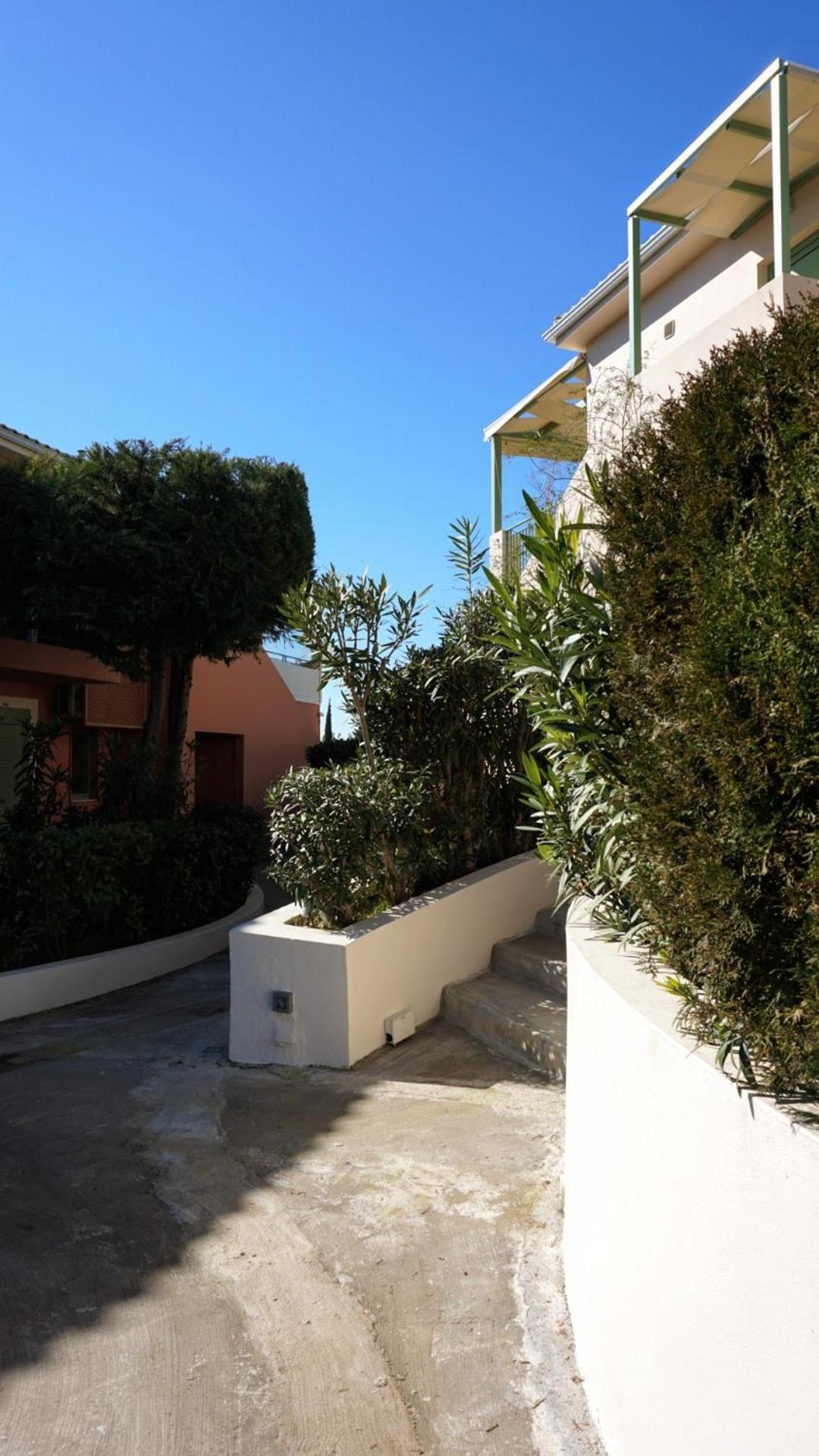 Private Pool 2 Bedroom Near The Sea *