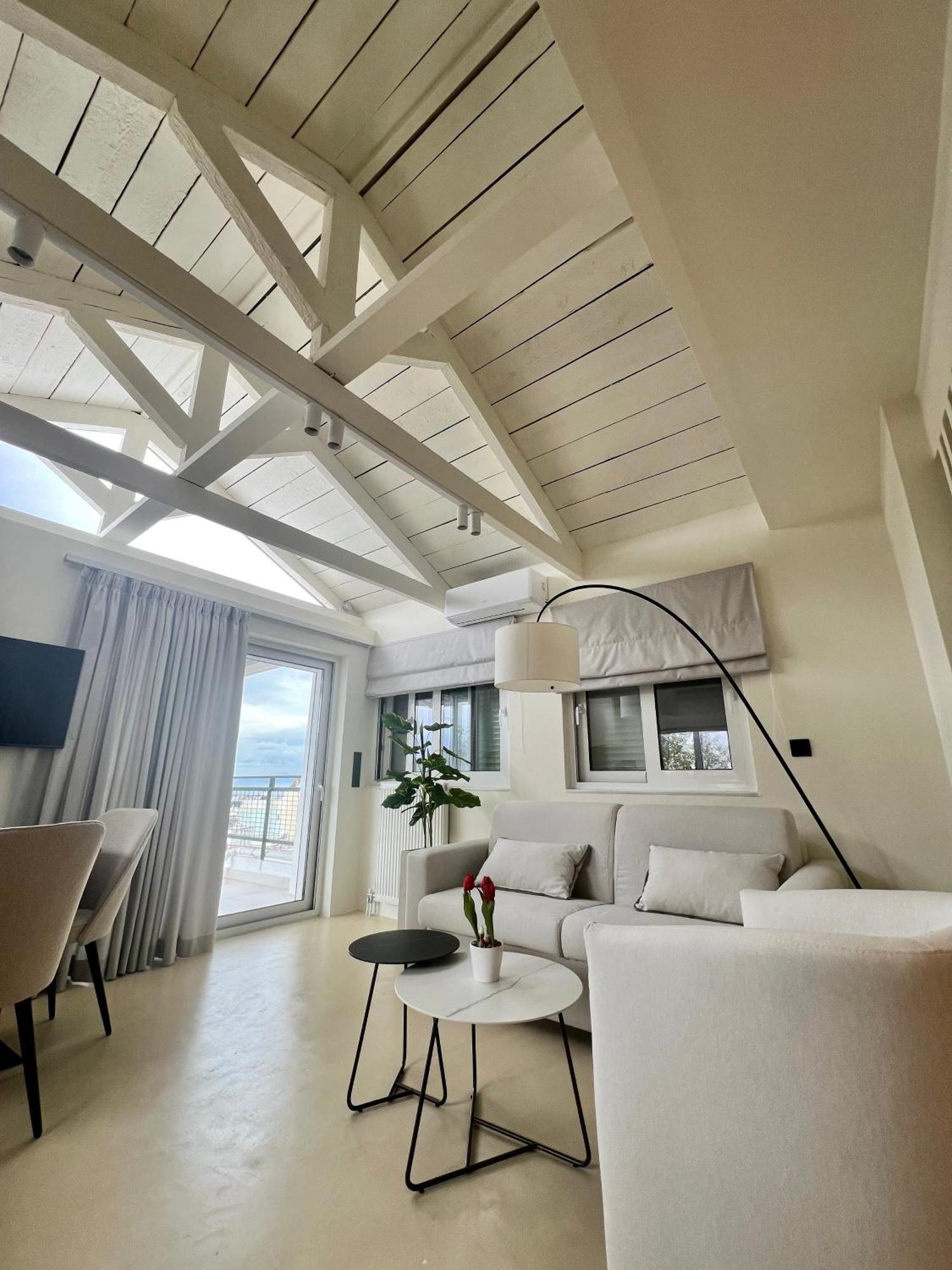 Luxury Penthouse W/ Sea View Apartment