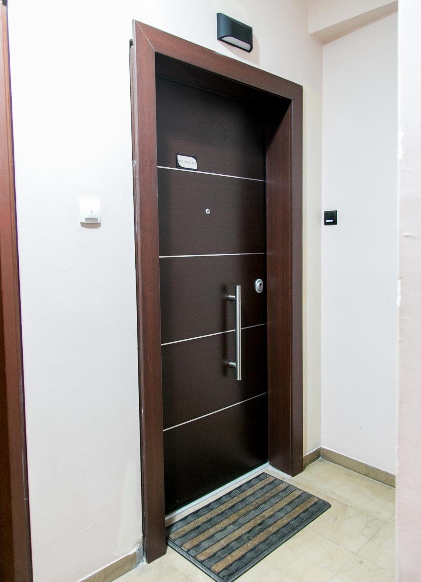 Mikel Angelo Hall Apartment Serres