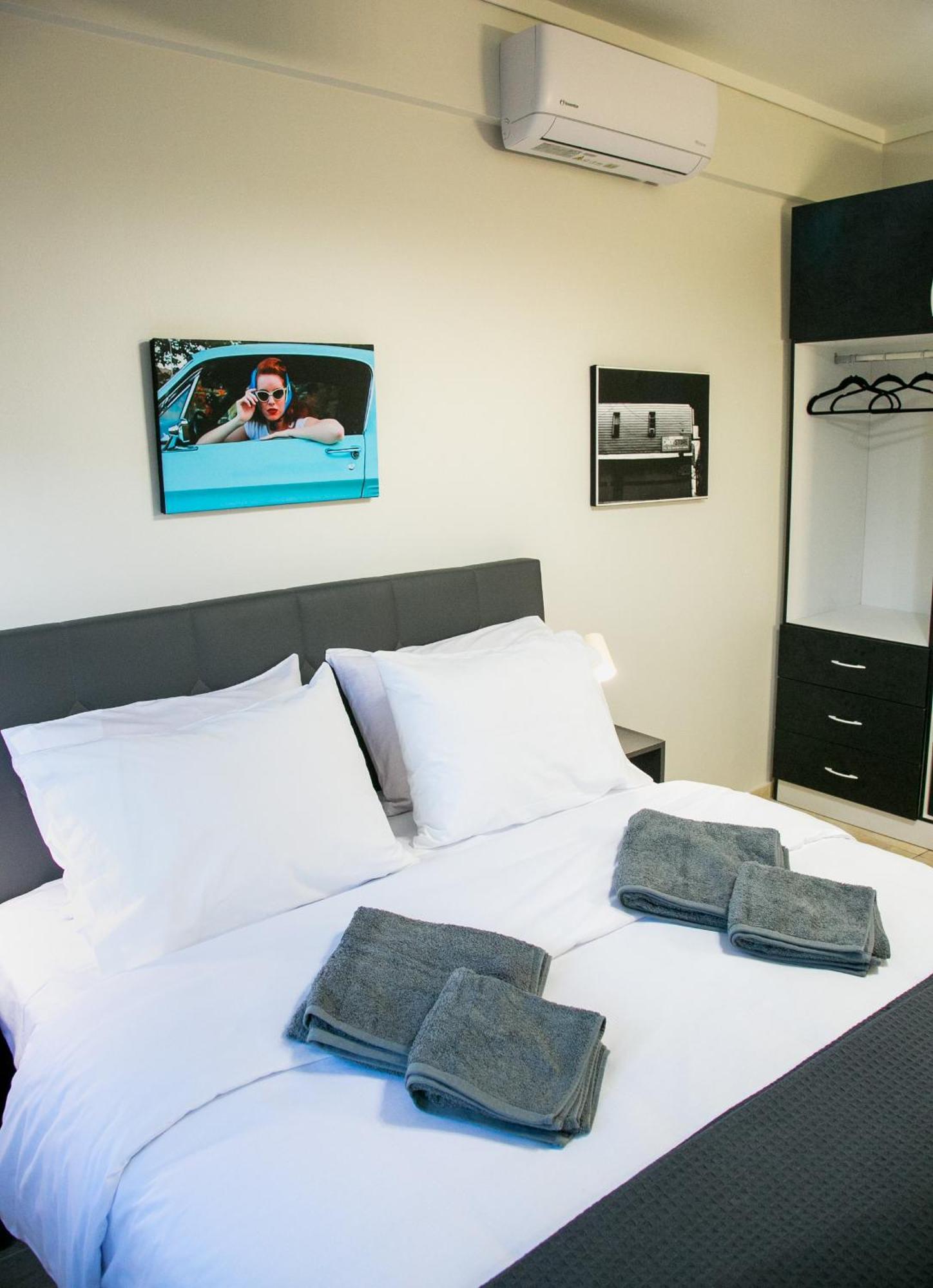 Mikel Angelo Hall Apartment