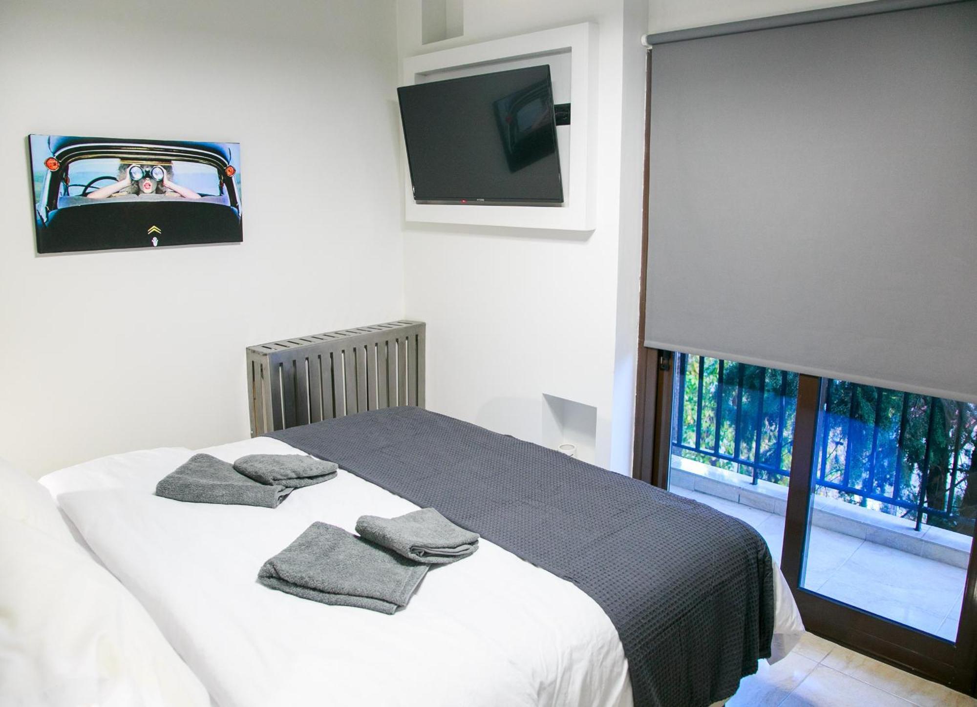Mikel Angelo Hall Apartment