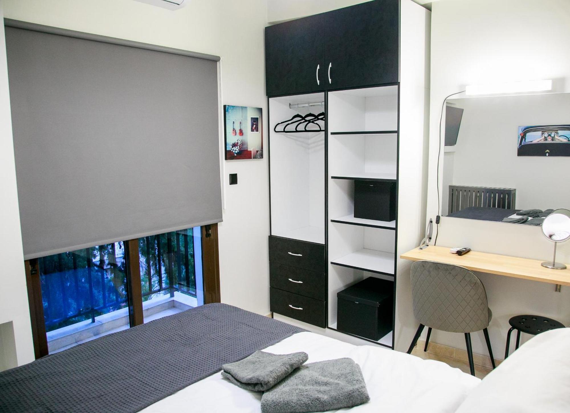 Mikel Angelo Hall Apartment Serres