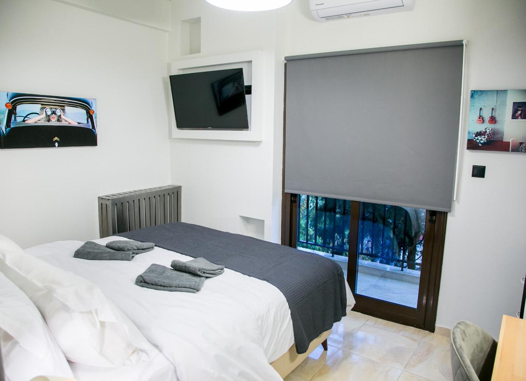 Mikel Angelo Hall Apartment