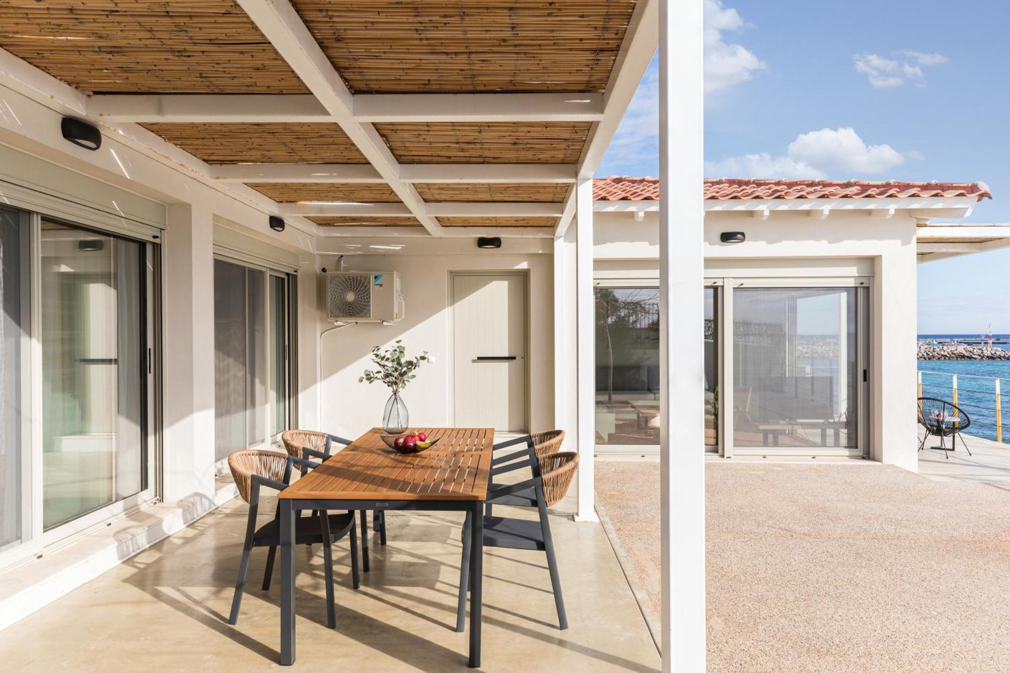 Melivia Seafront Villa Nea Skioni