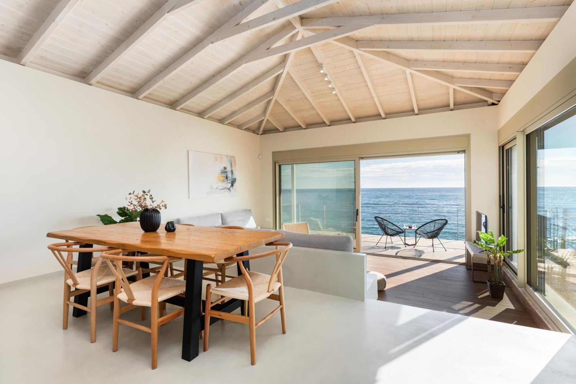 Melivia Seafront Villa Nea Skioni