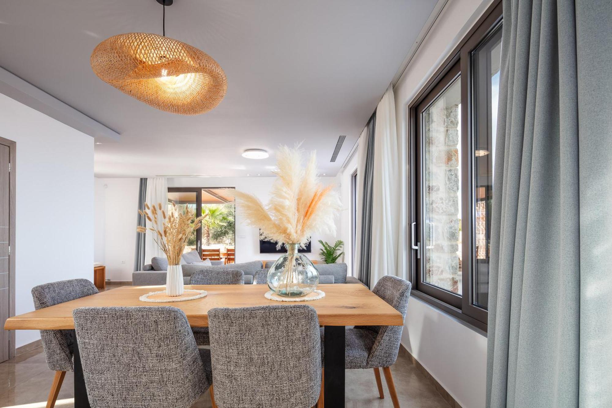Oinolithos Luxury Villa