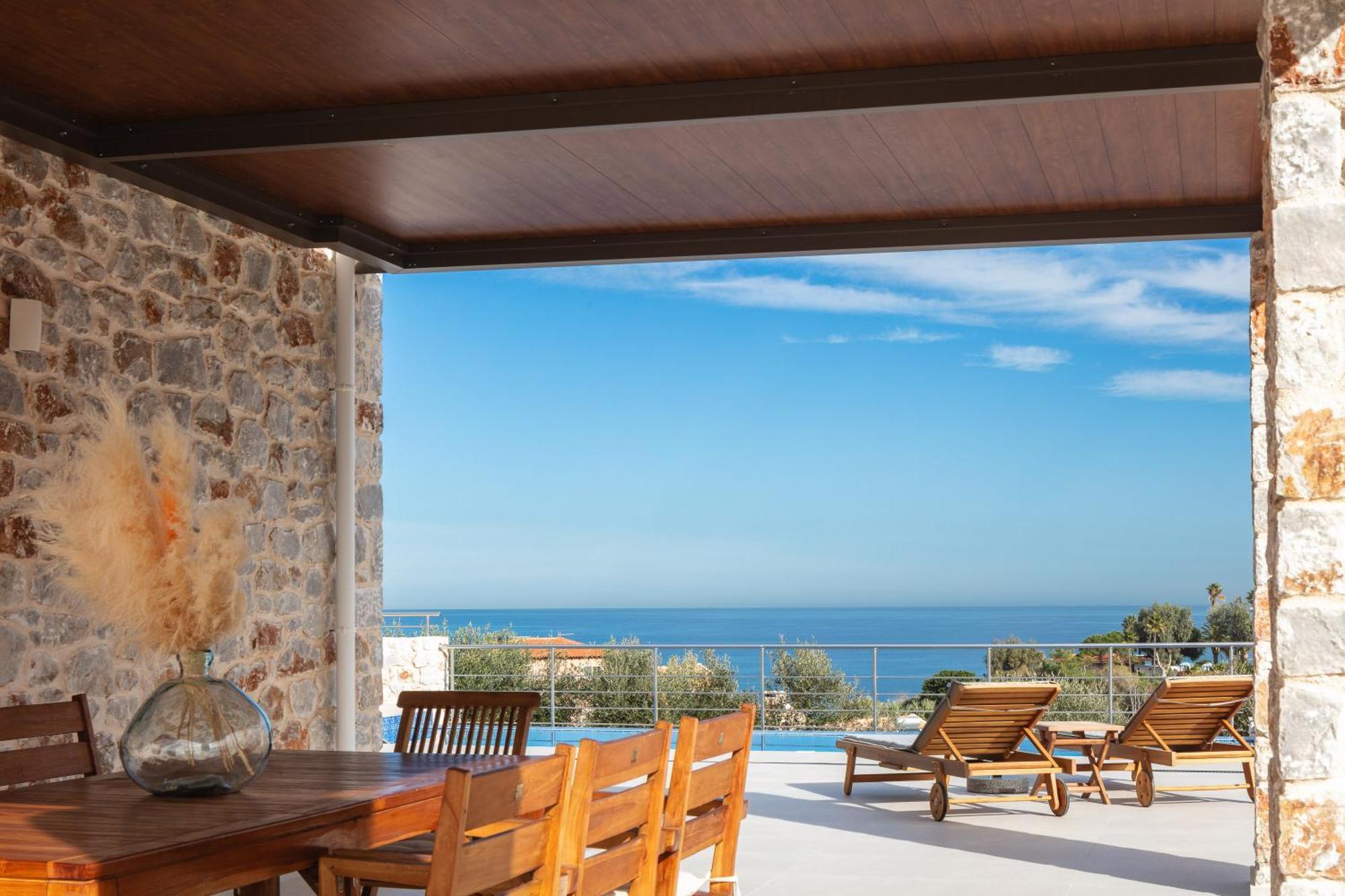 Oinolithos Luxury Villa