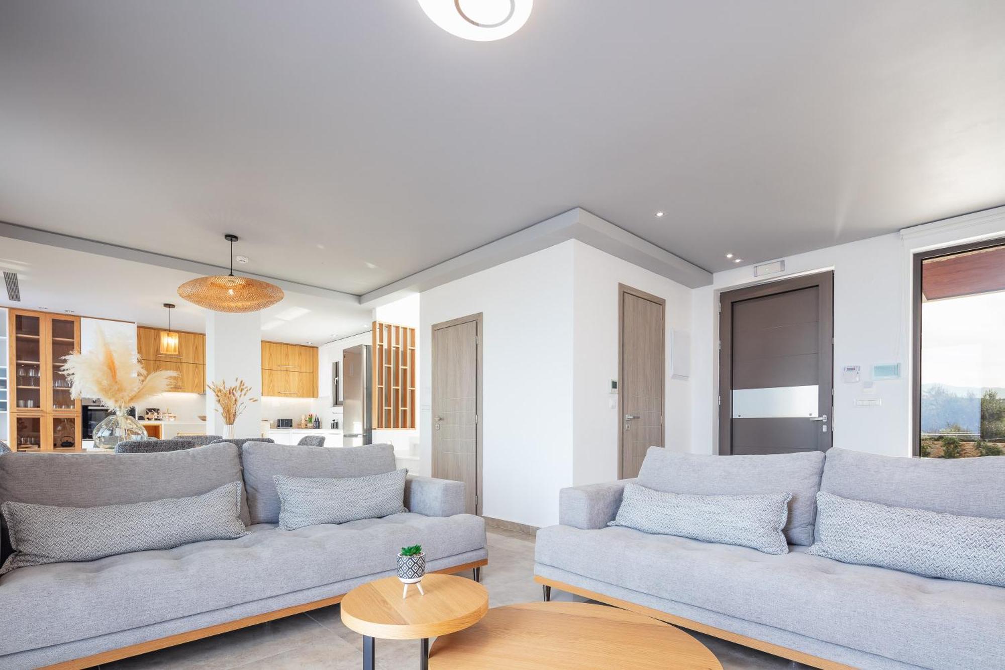 Oinolithos Luxury Villa