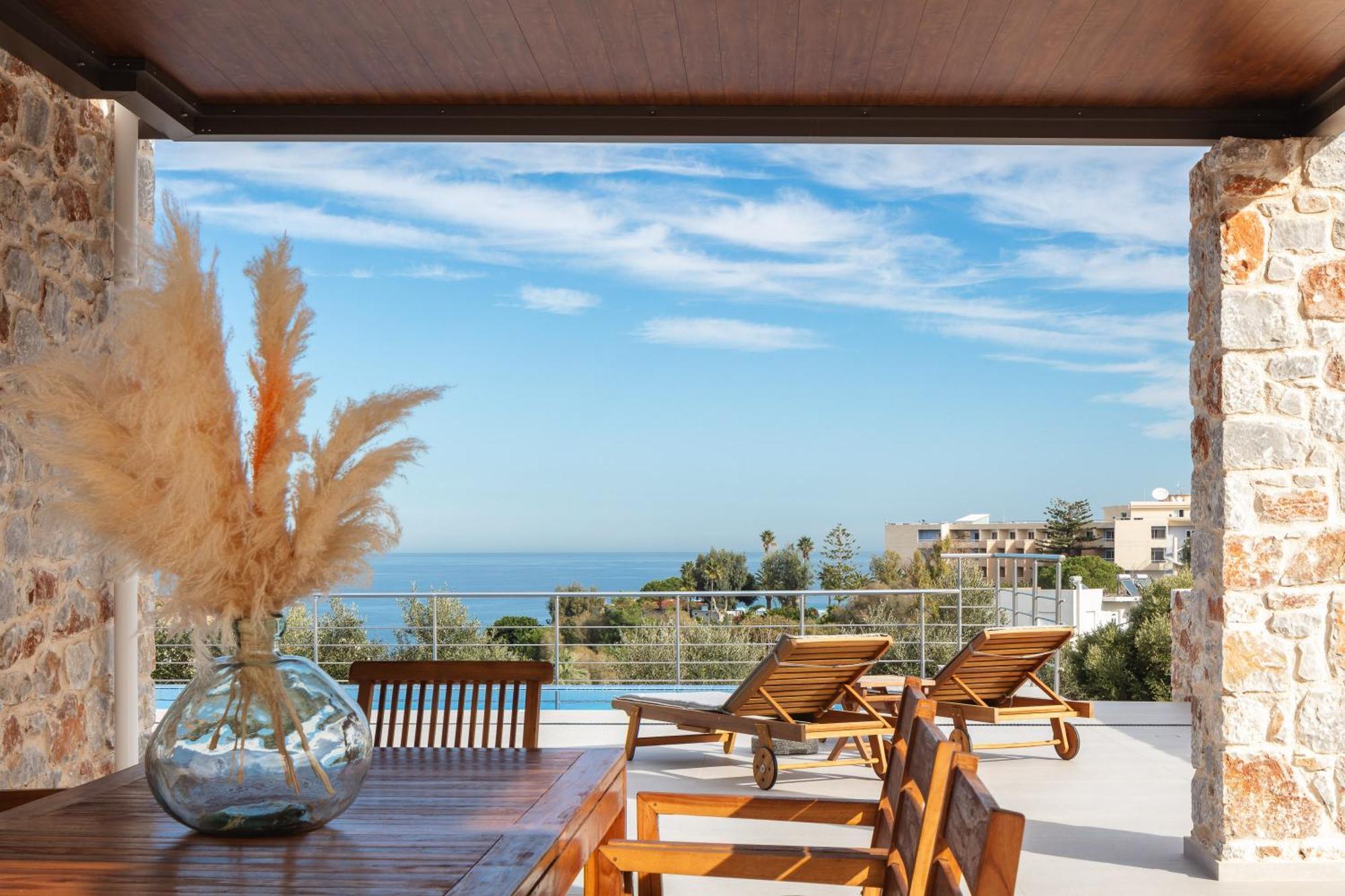 Oinolithos Luxury Villa