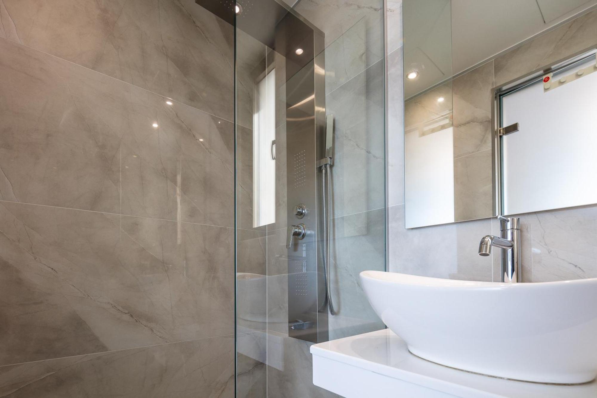 Oinolithos Luxury *