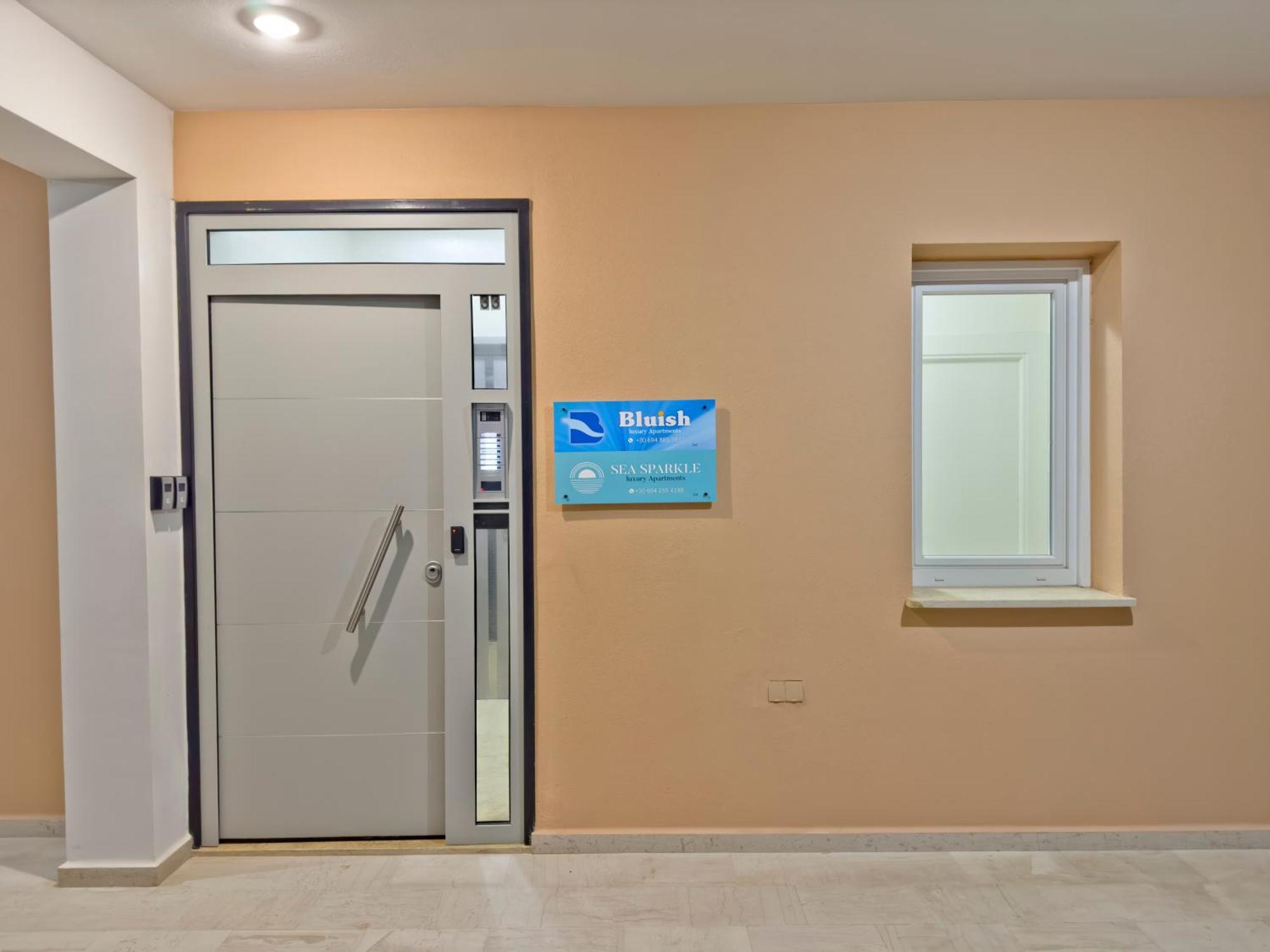 Bluish 3b Apartment *