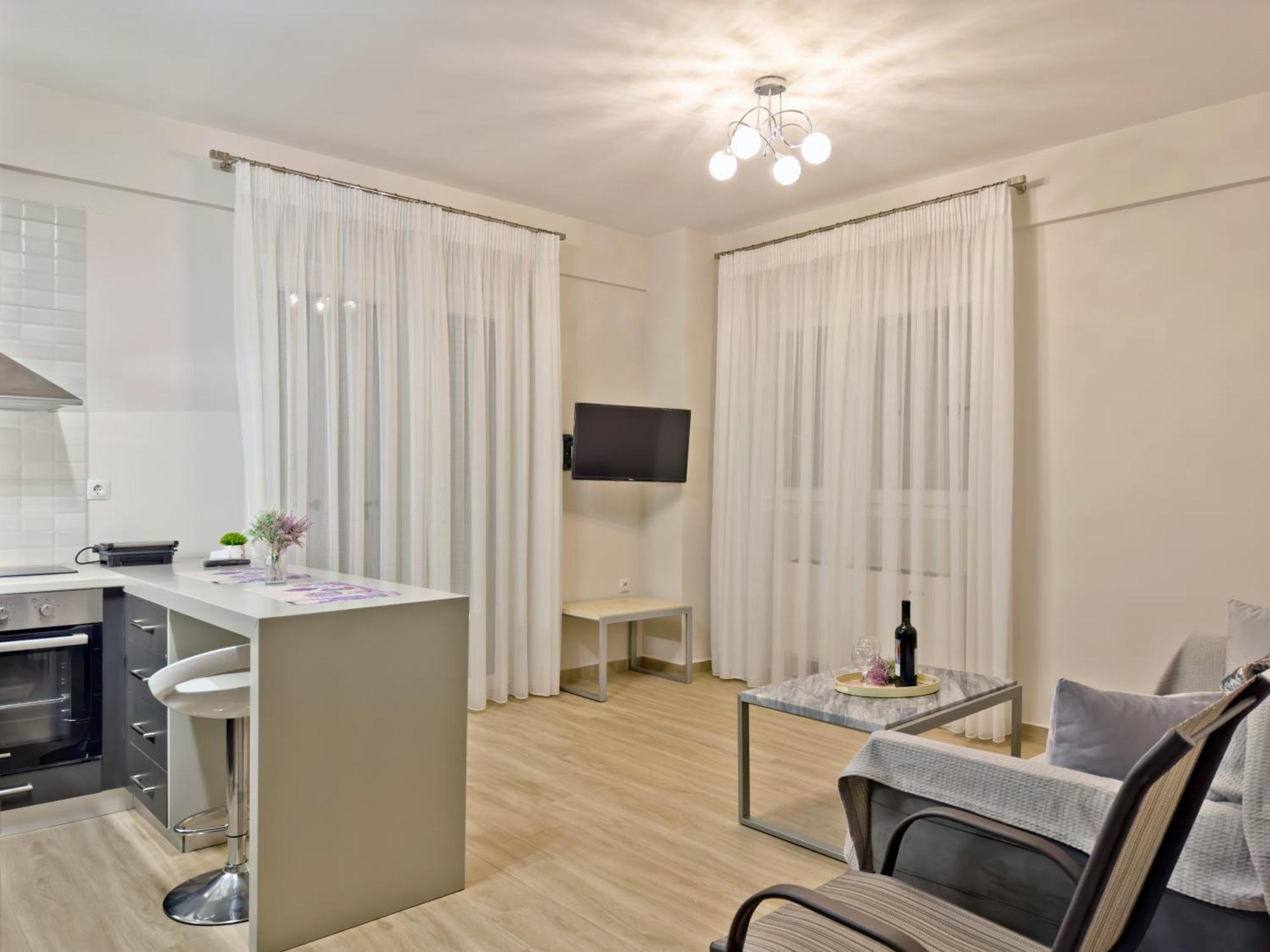 Bluish 3b Apartment