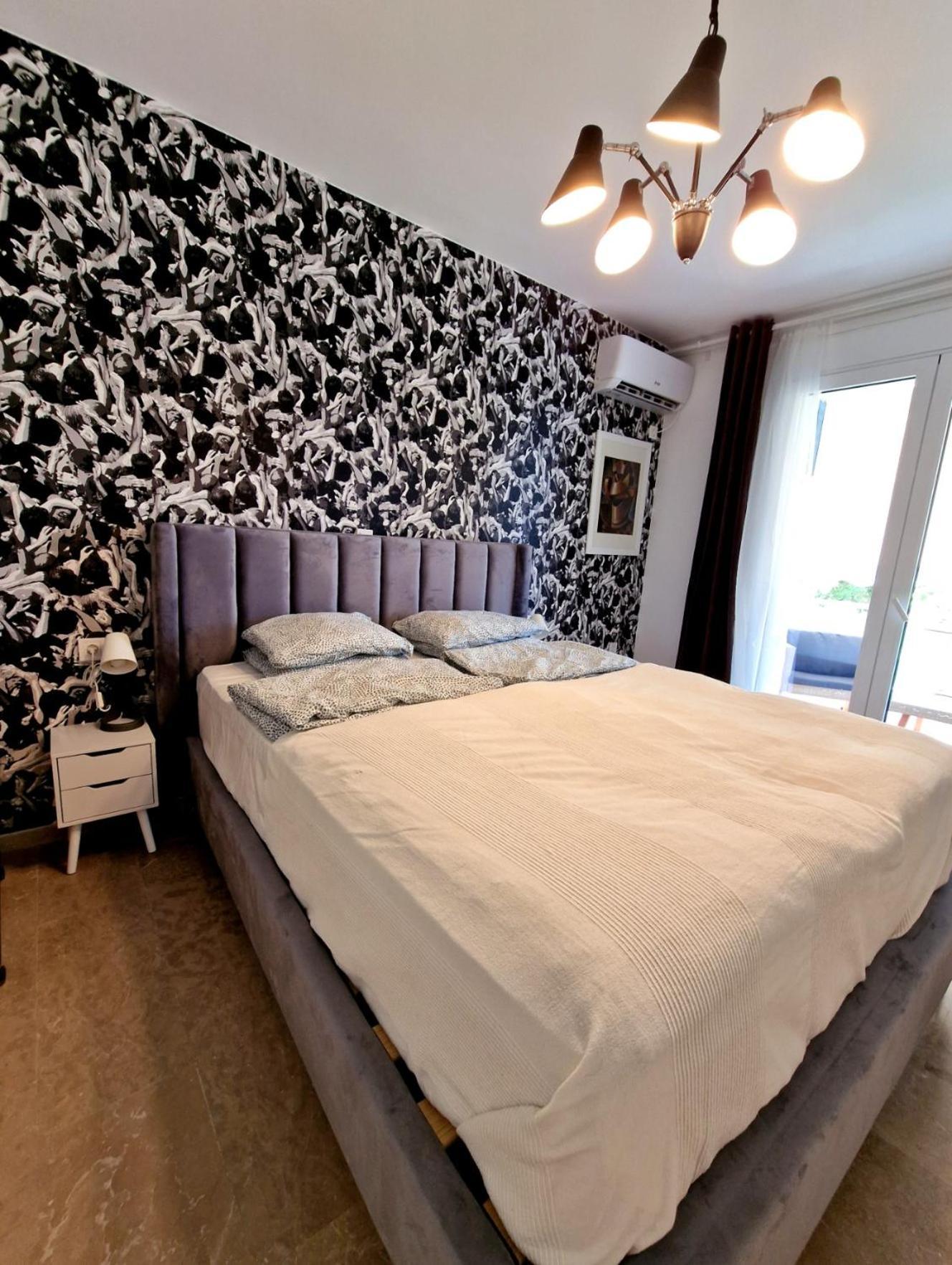 Luxurious Close To The And Airport Apartment *