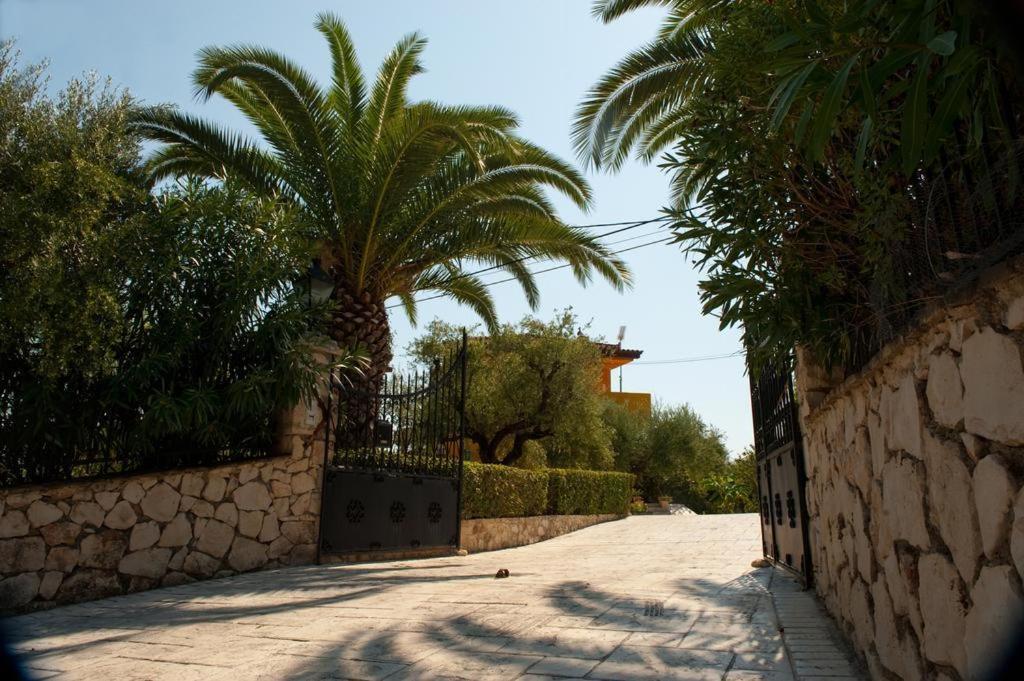 Villa Iliaktida - Private Pool, Garden, Outdoor Kitchen & Bbq
