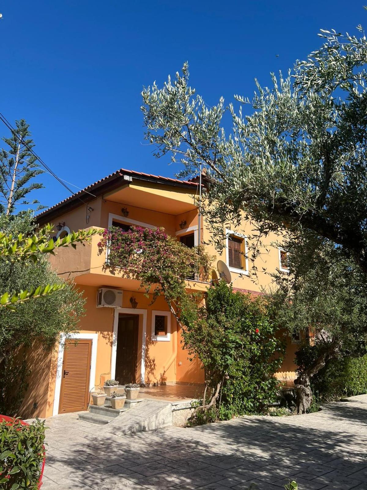 Iliaktida - Private Pool, Garden, Outdoor Kitchen & Bbq