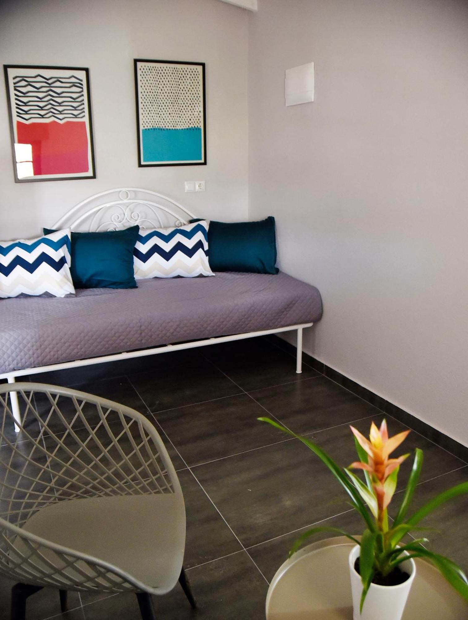 Nine 9 Beachfront Apartment *