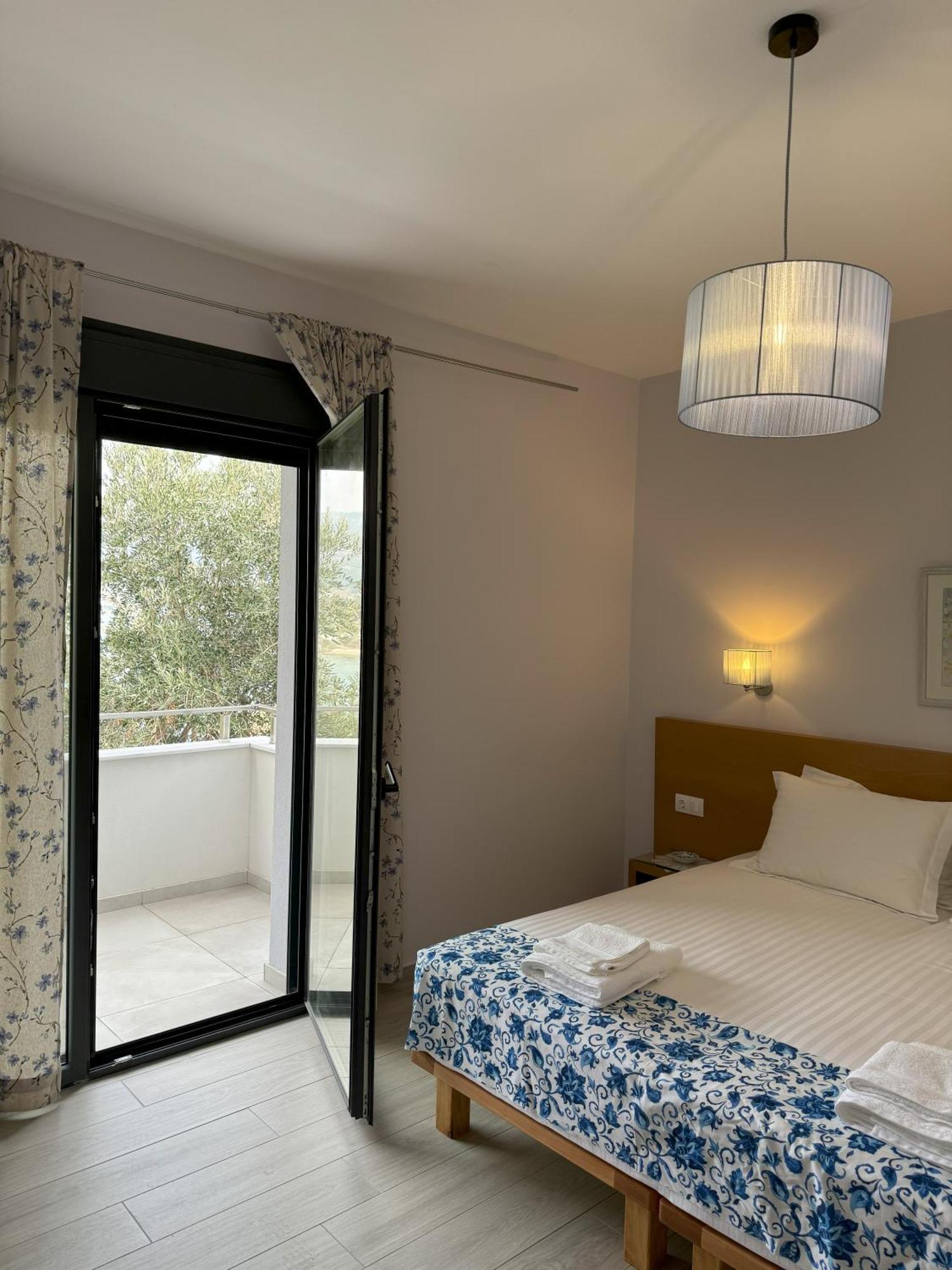 Acra Melia * Palaiontsiflikion